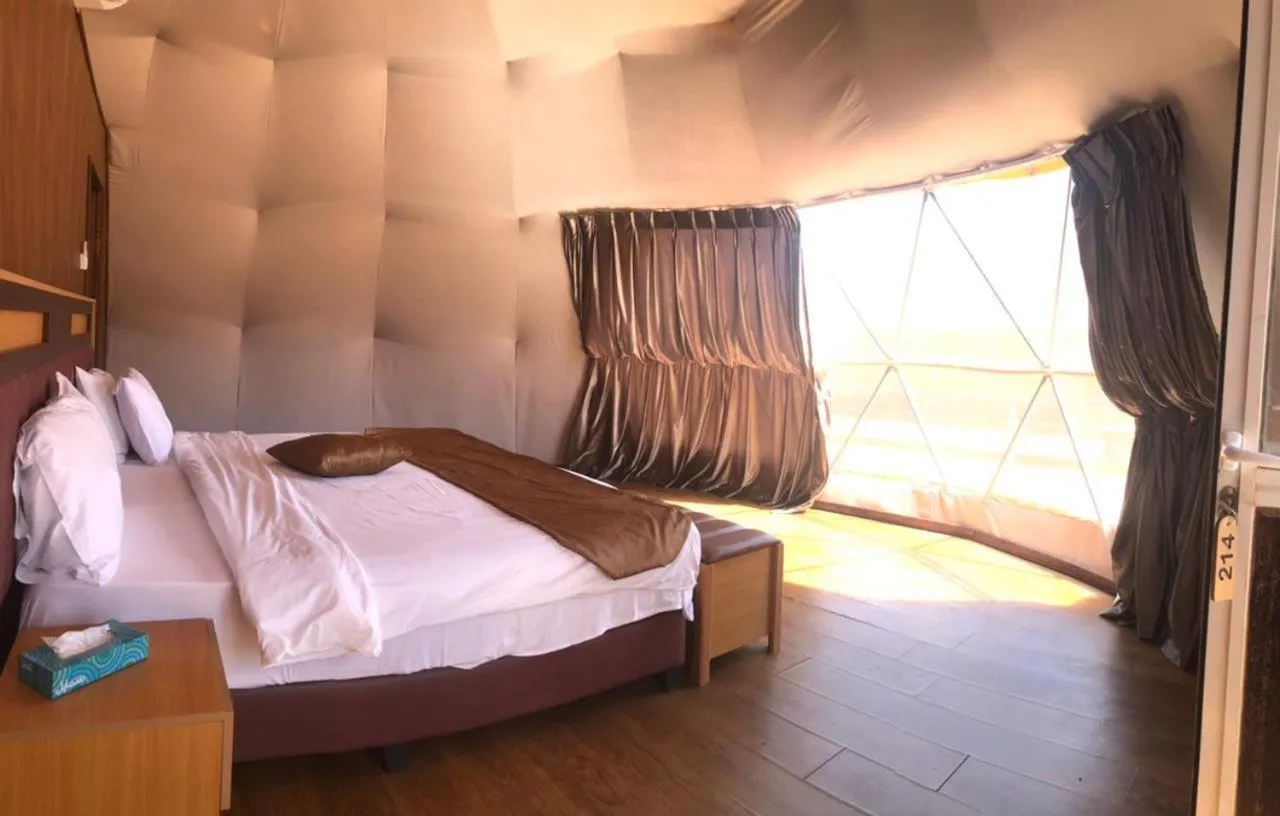 Bed in Al Sultana Luxury Camp