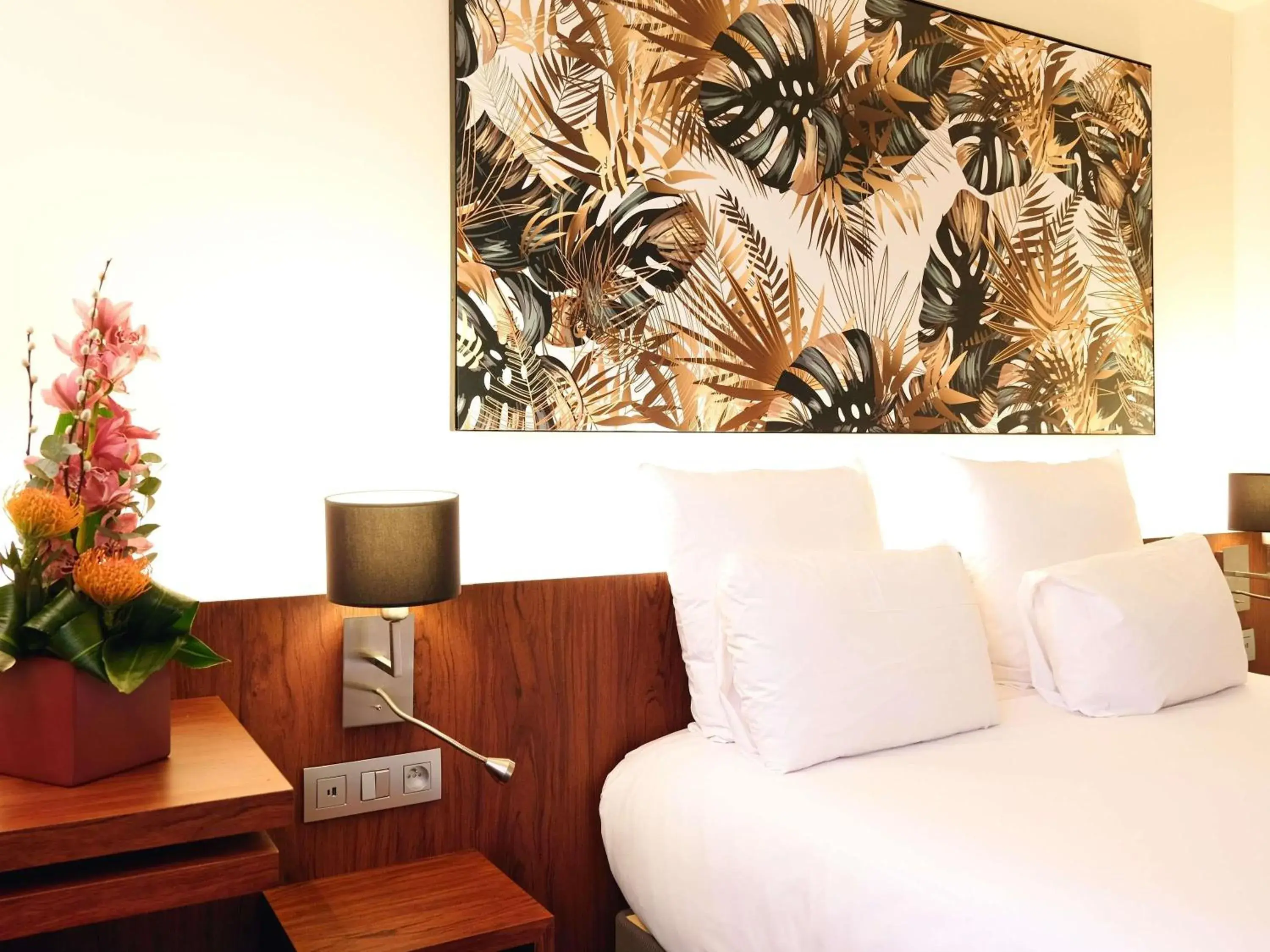 Bedroom, Bed in Mercure Perpignan Centre Bedroom, Bed in Mercure Perpignan Centre