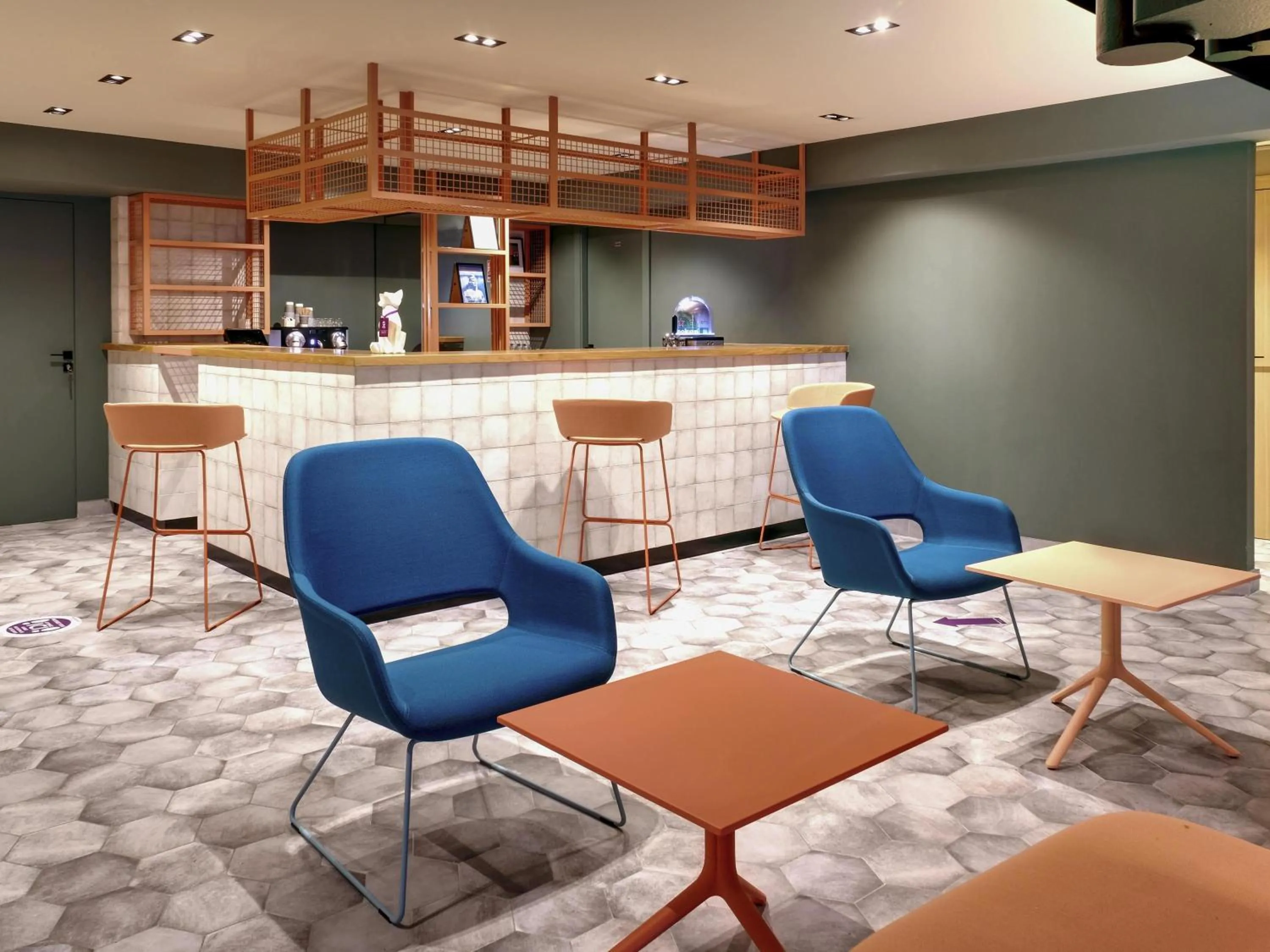 Lounge or bar in Mercure Perpignan Centre