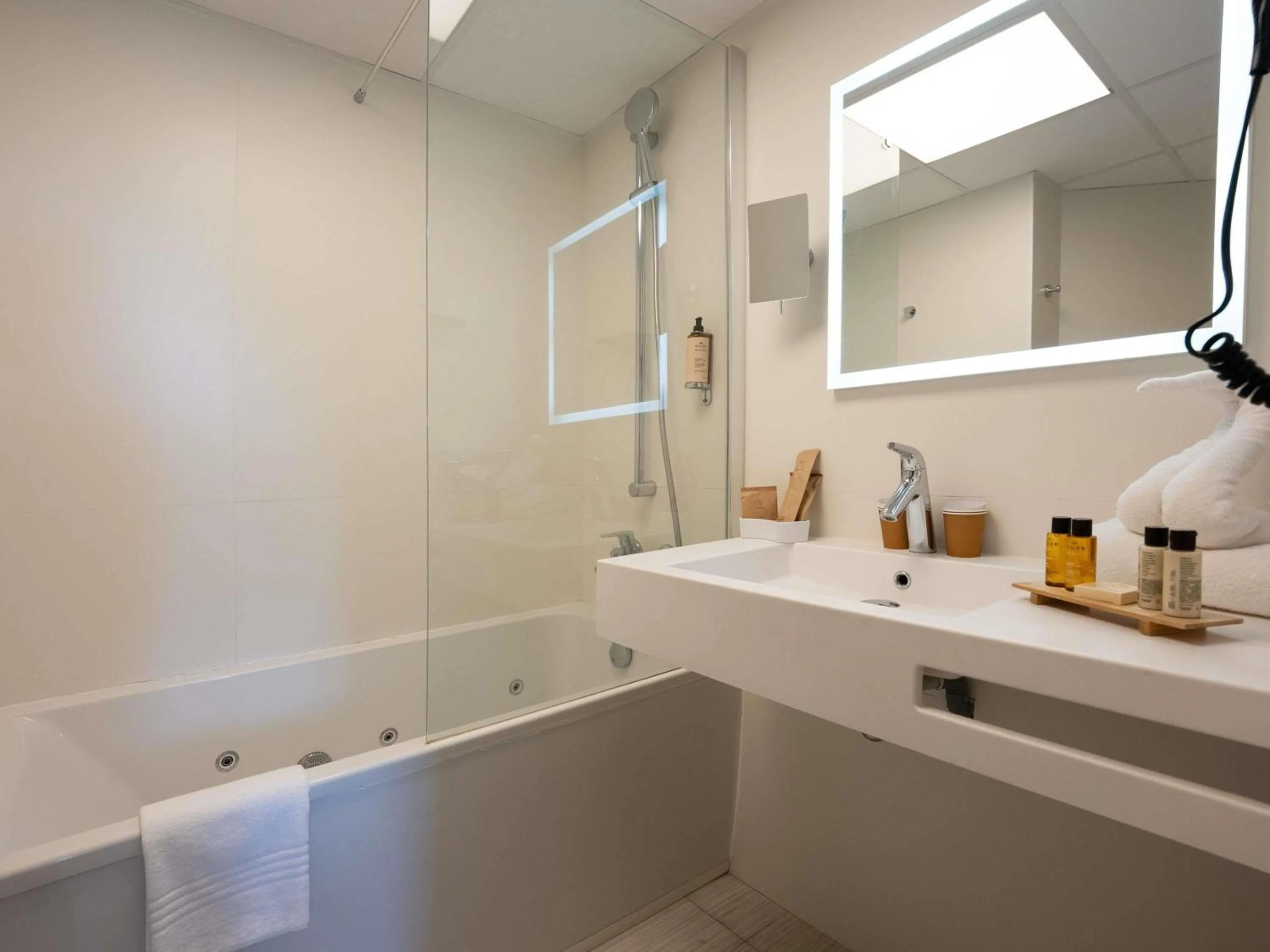 Bedroom in Mercure Perpignan Centre