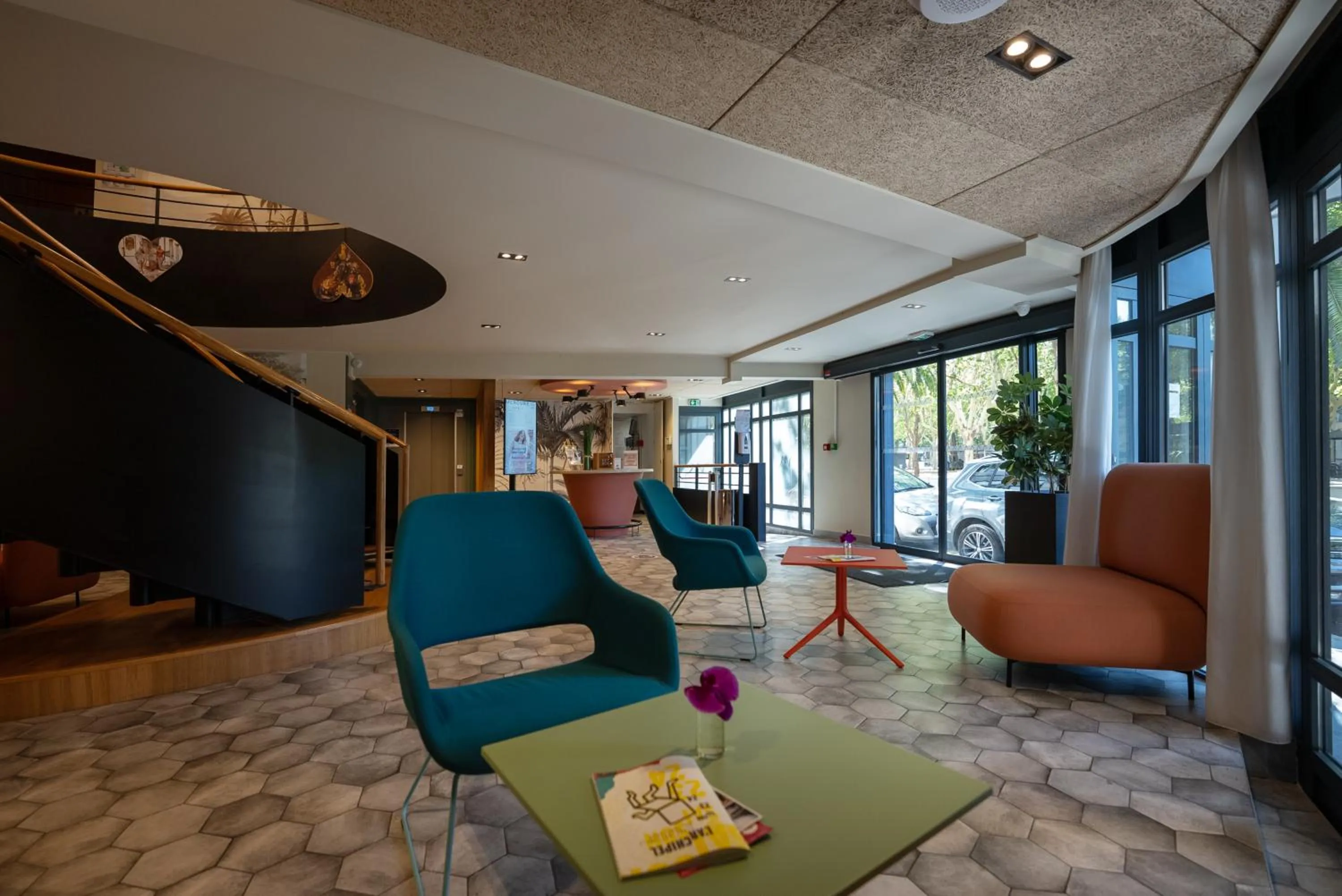 Lobby or reception in Mercure Perpignan Centre