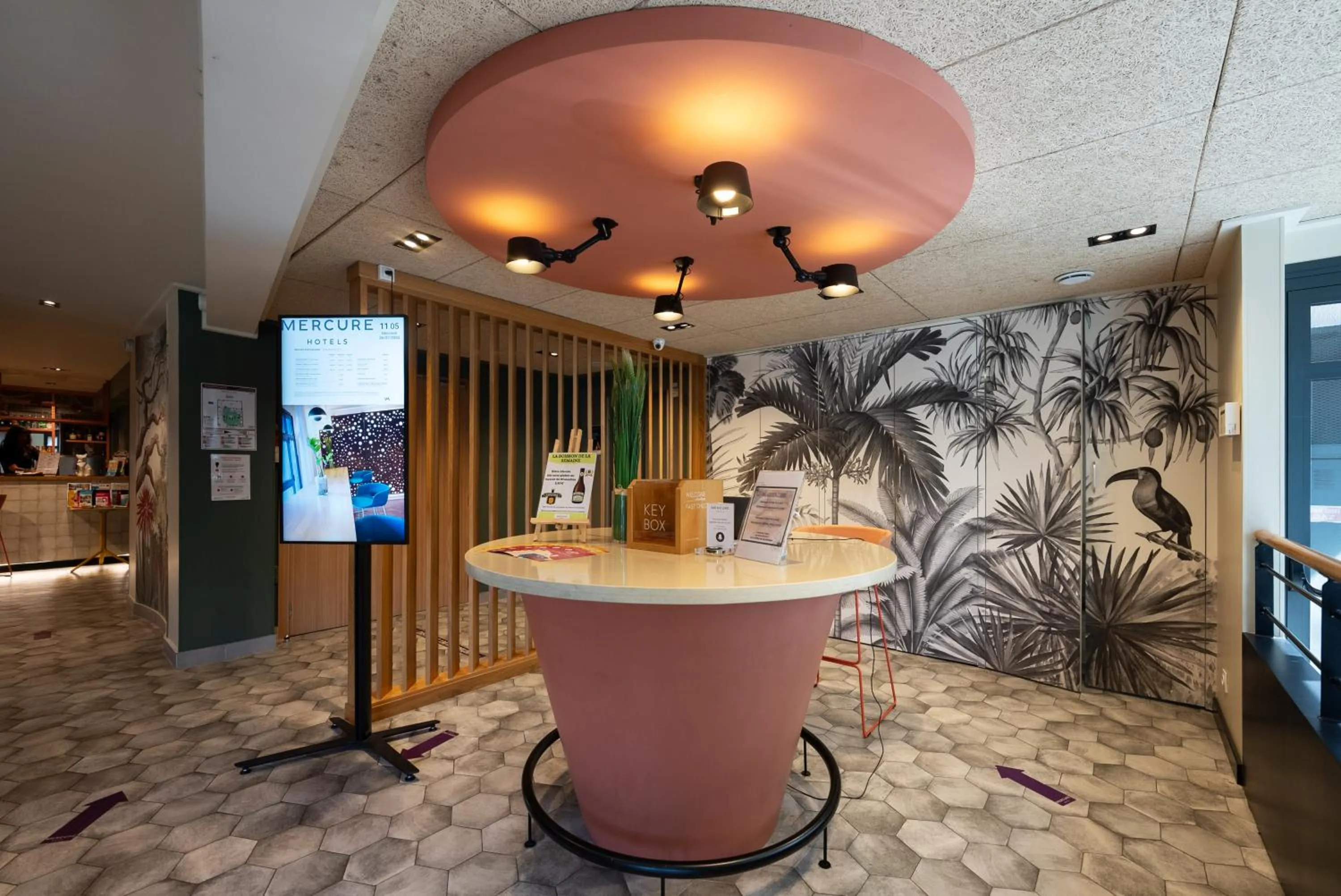 Lobby or reception in Mercure Perpignan Centre