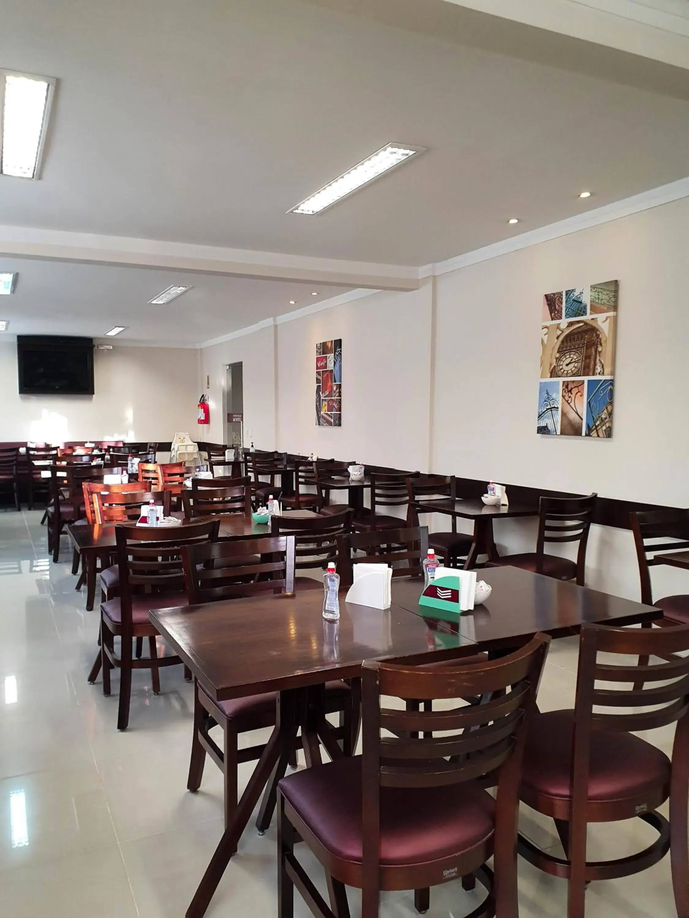 Restaurant/places to eat in Avenida Palace Hotel Restaurant/places to eat in Avenida Palace Hotel