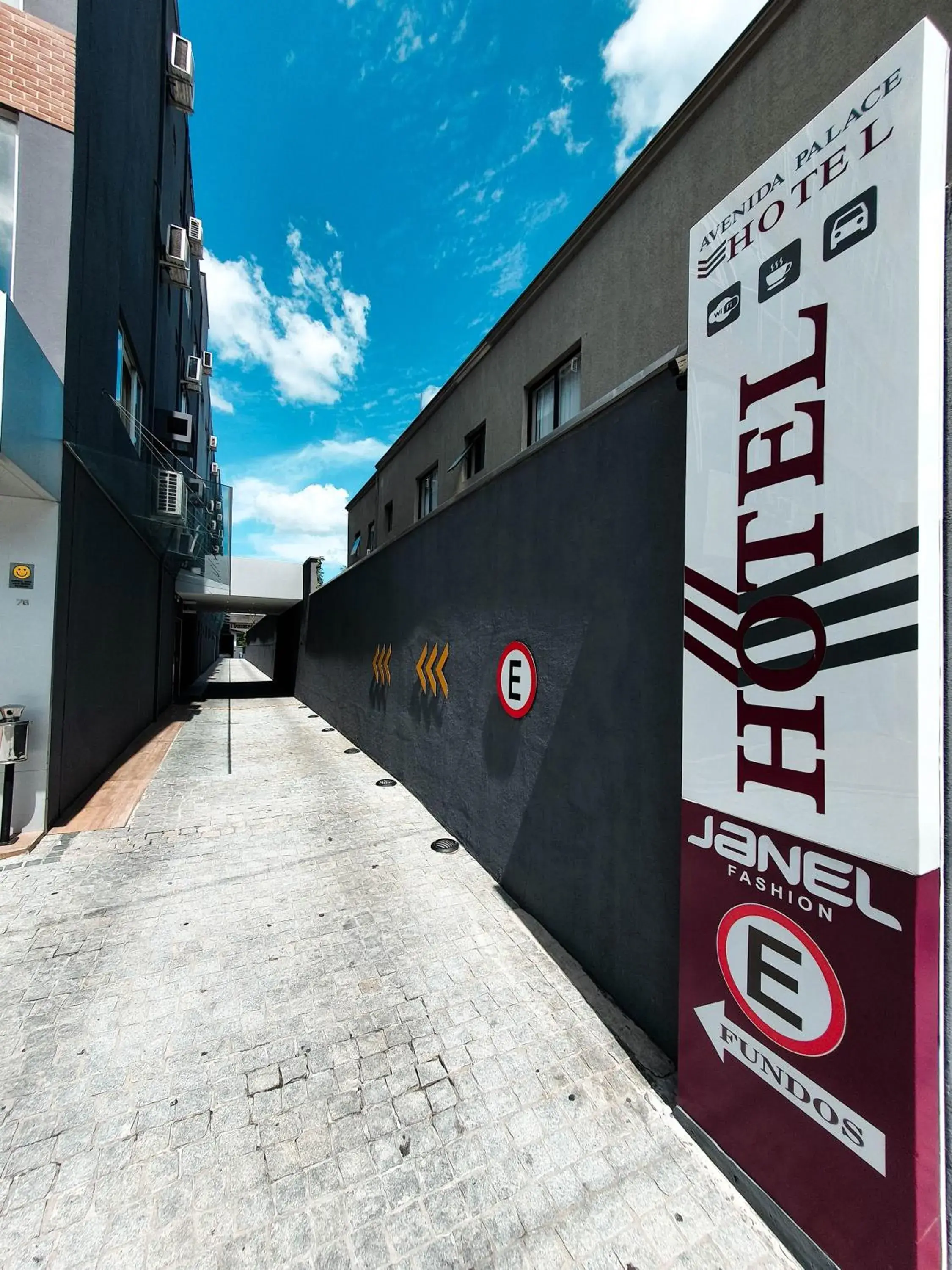 Facade/entrance in Avenida Palace Hotel Facade/entrance in Avenida Palace Hotel