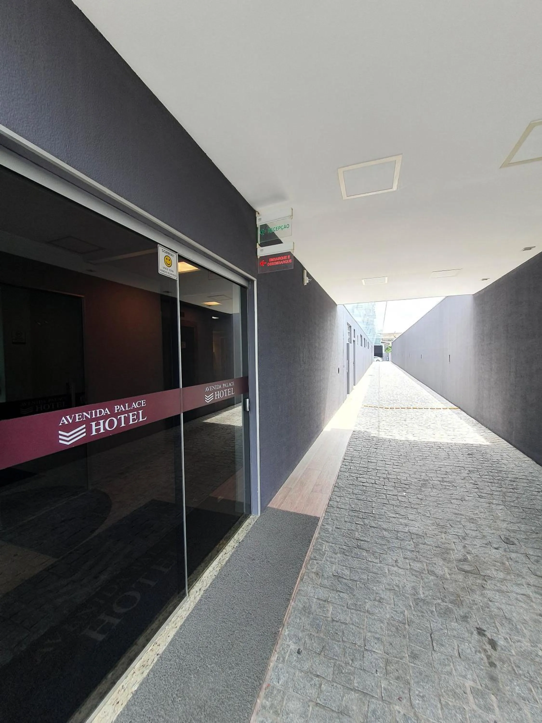 Facade/entrance in Avenida Palace Hotel