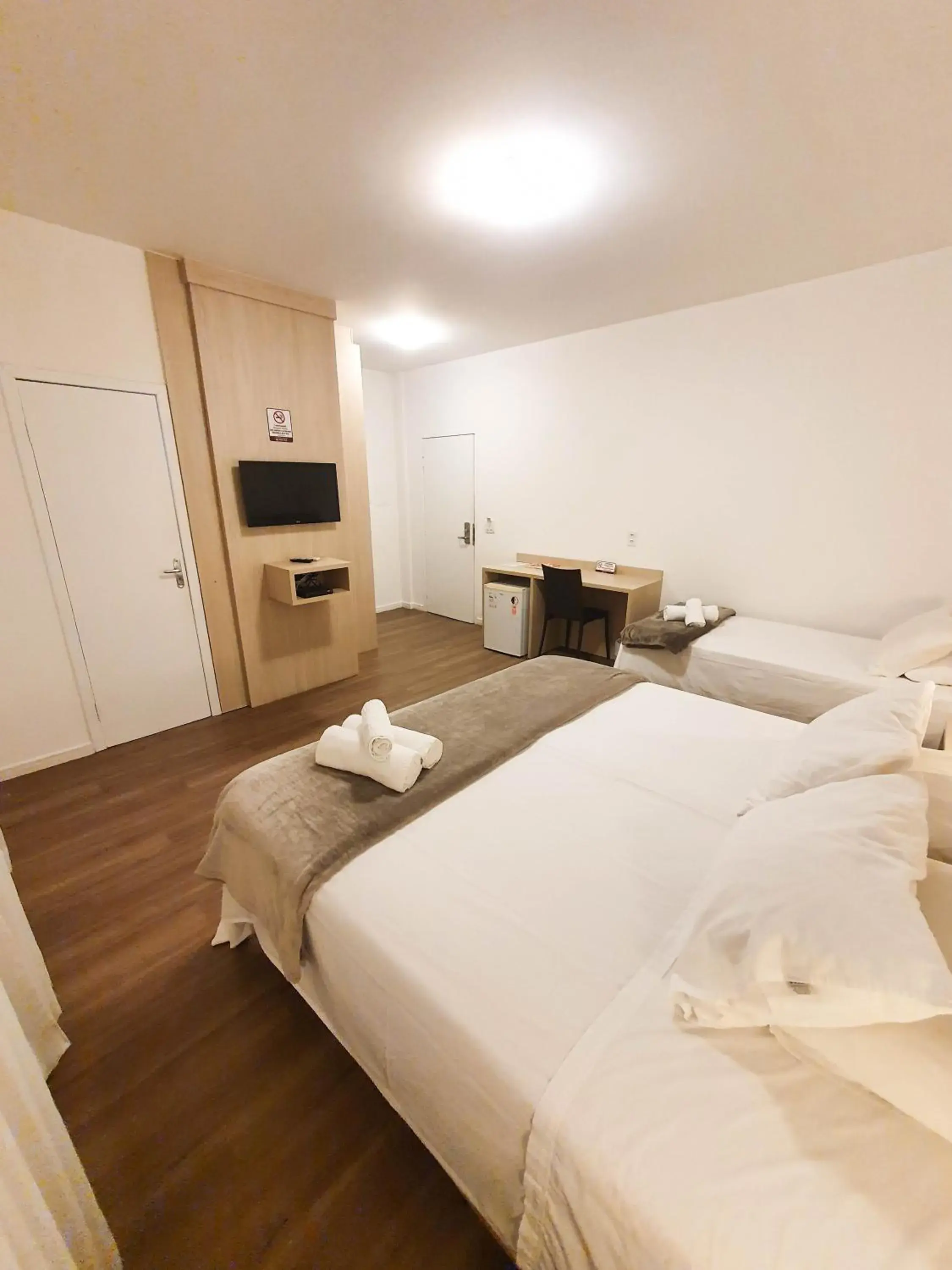 Communal lounge/ TV room, Bed in Avenida Palace Hotel Communal lounge/ TV room, Bed in Avenida Palace Hotel