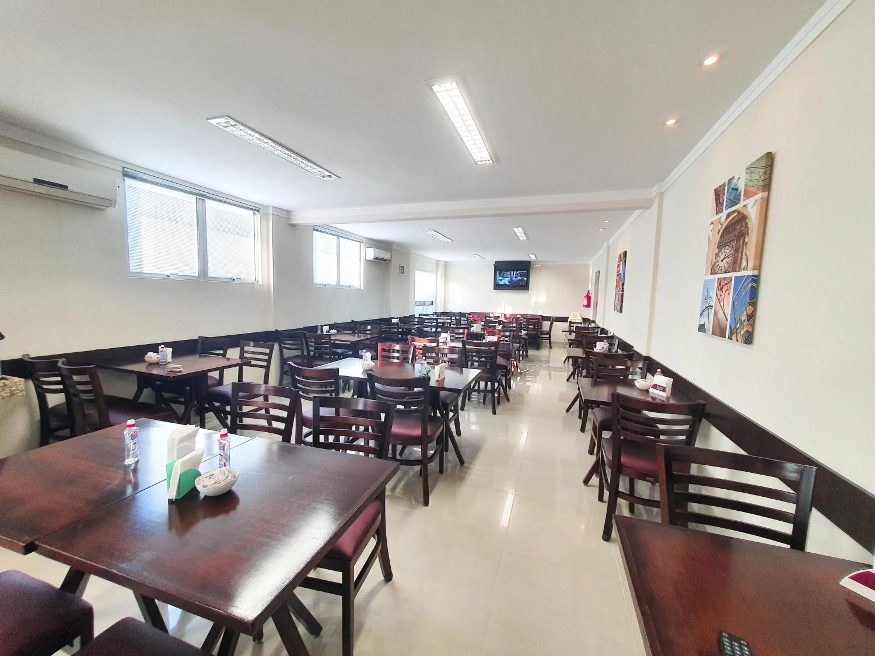 Restaurant/places to eat in Avenida Palace Hotel