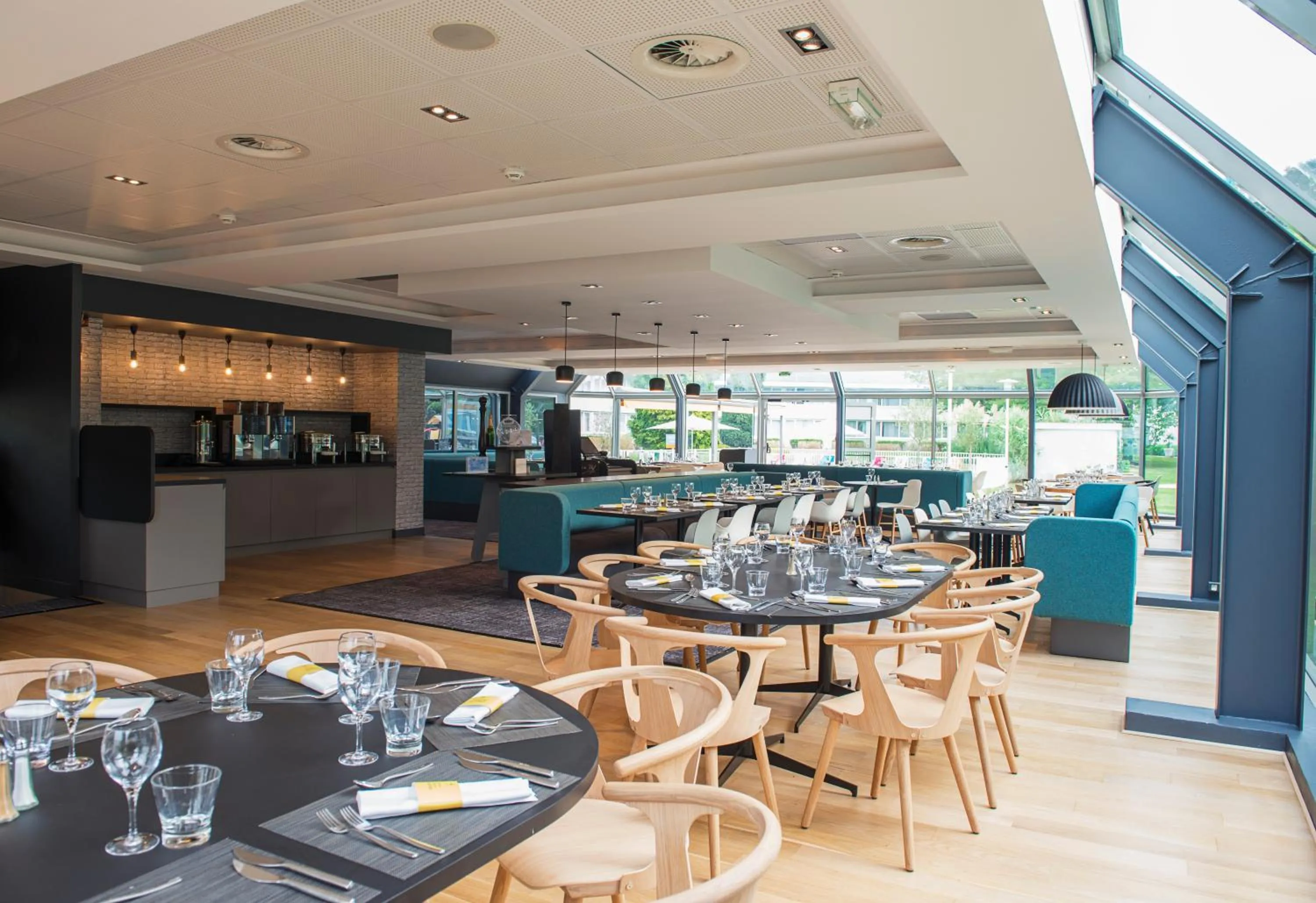 Restaurant/places to eat in Novotel Lille Aéroport