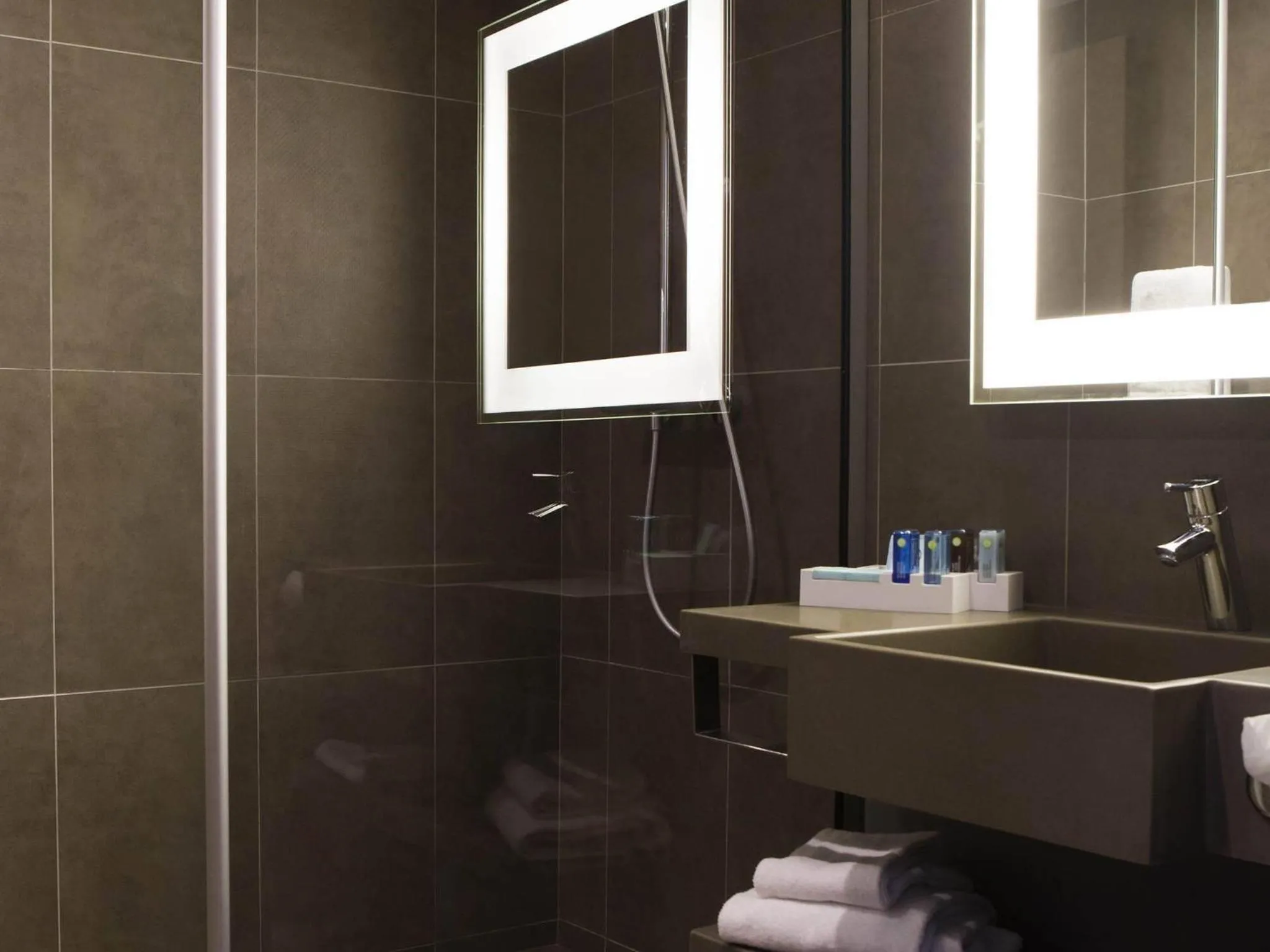 Bedroom in Novotel Lille Aéroport