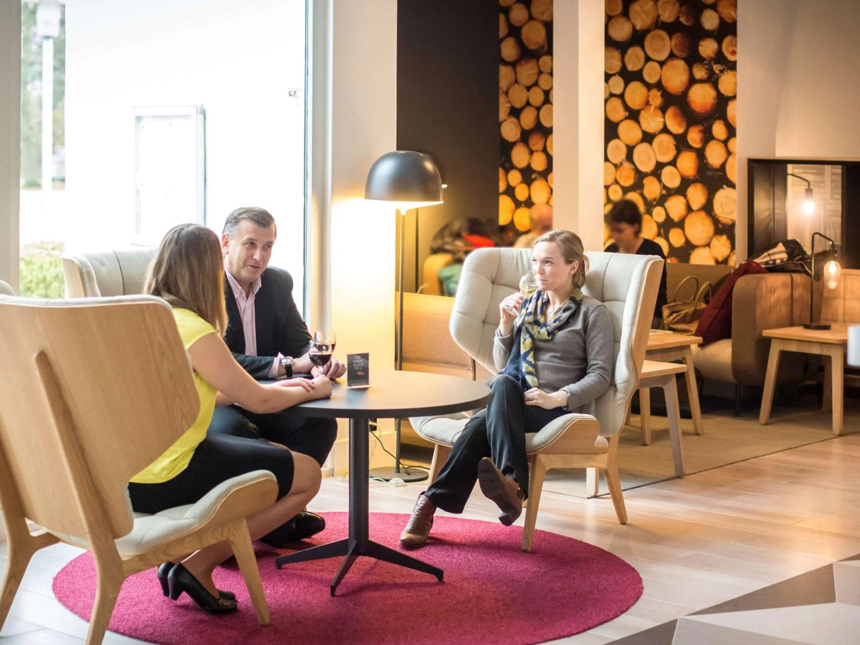 Lounge or bar in Novotel Lille Aéroport