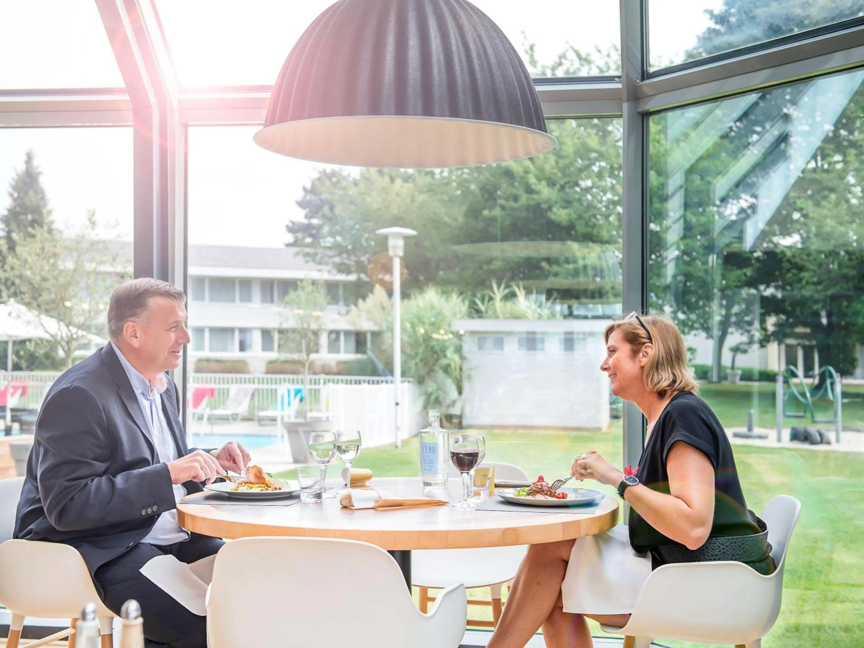 Dining area in Novotel Lille Aéroport