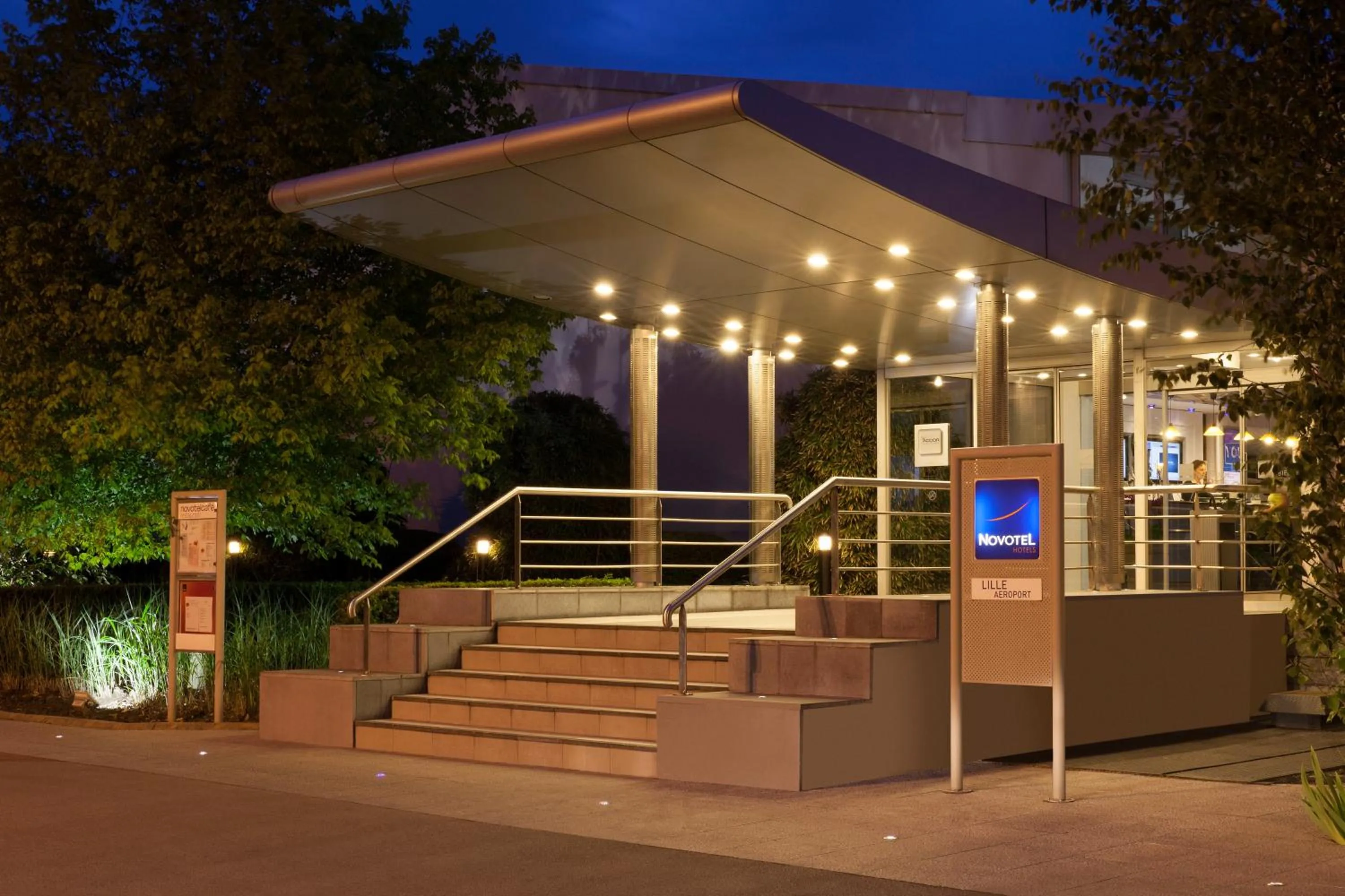 Facade/entrance in Novotel Lille Aéroport