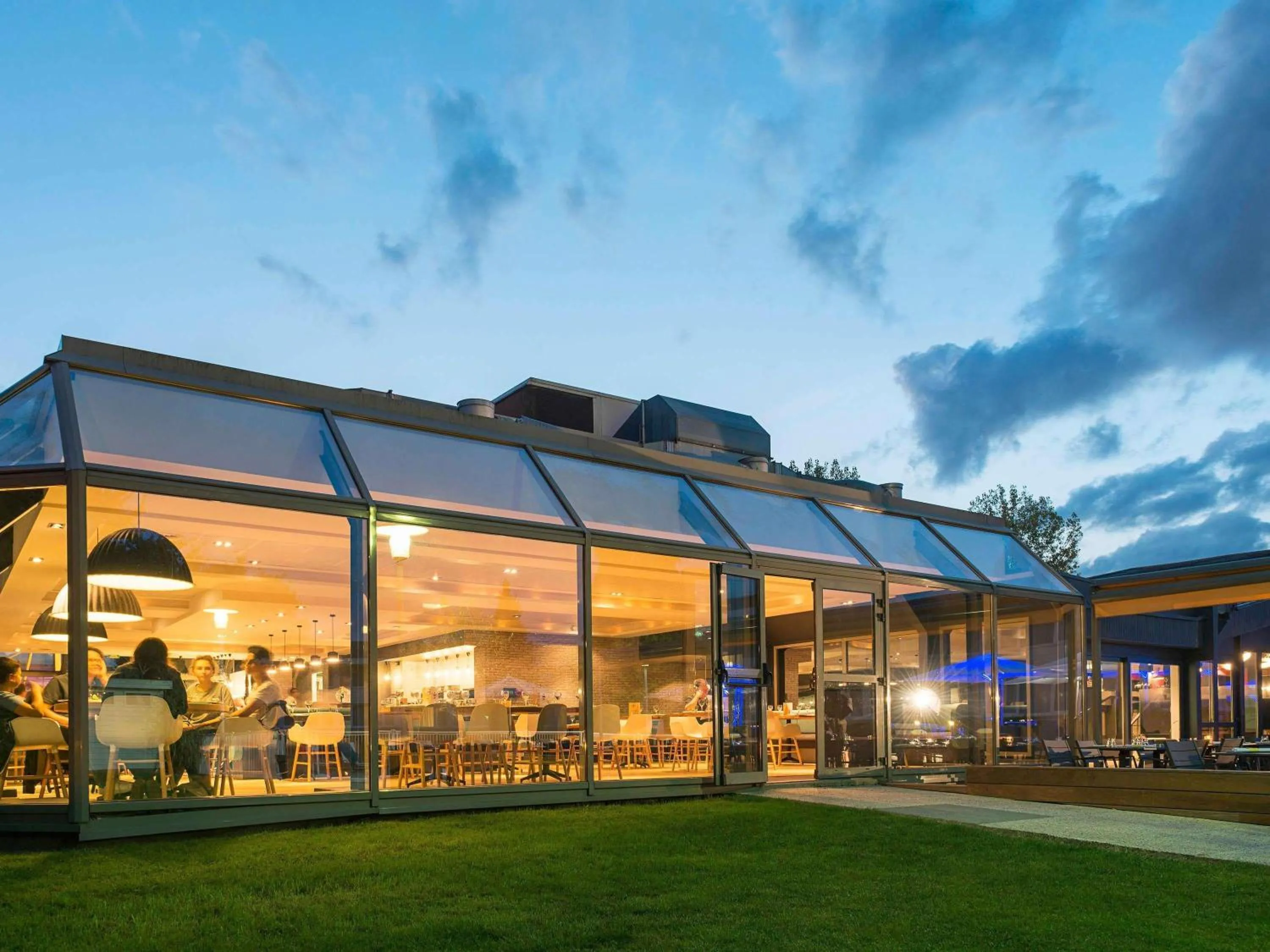 Restaurant/places to eat in Novotel Lille Aéroport