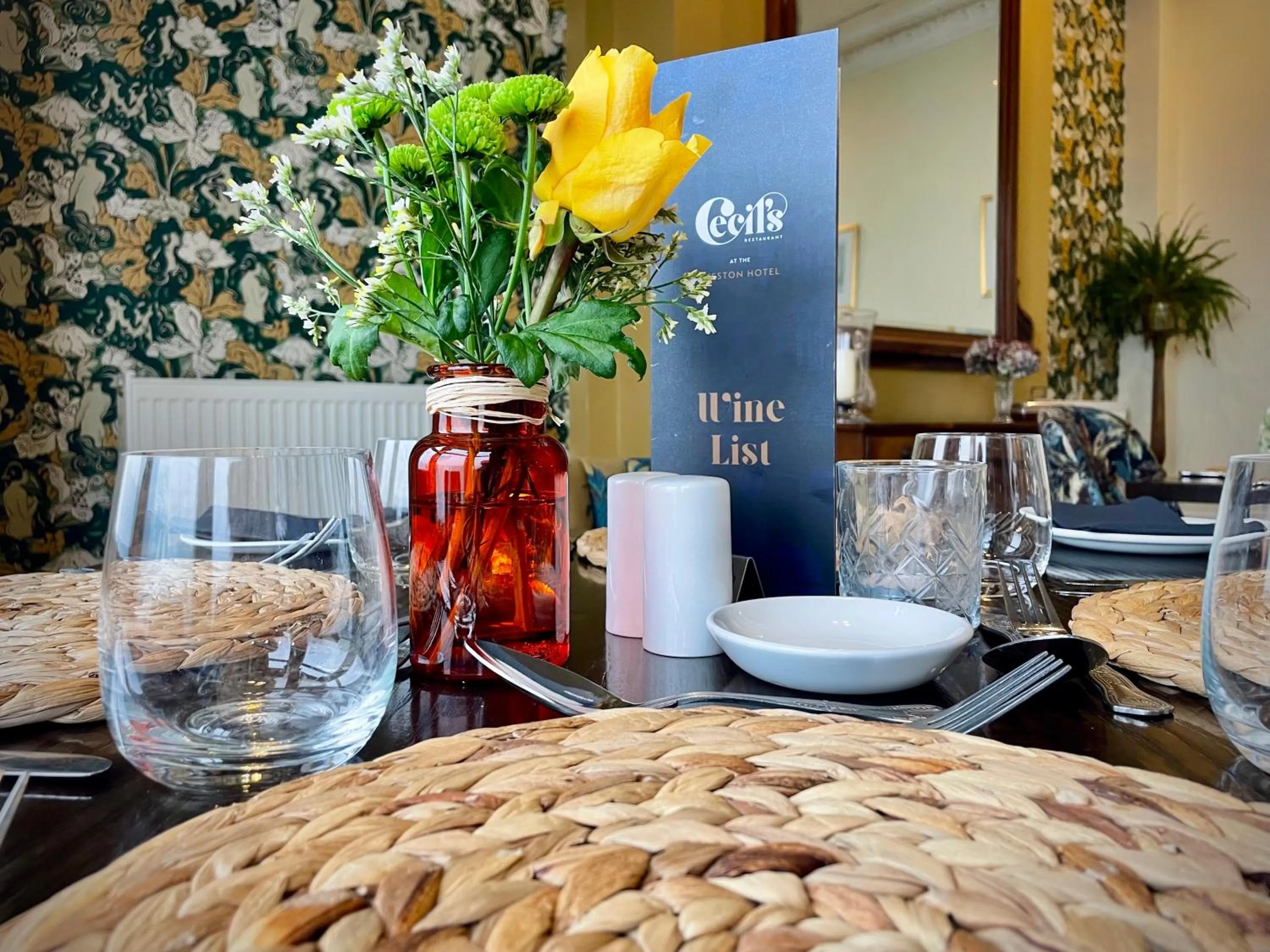 Restaurant/places to eat in Weston Hotel