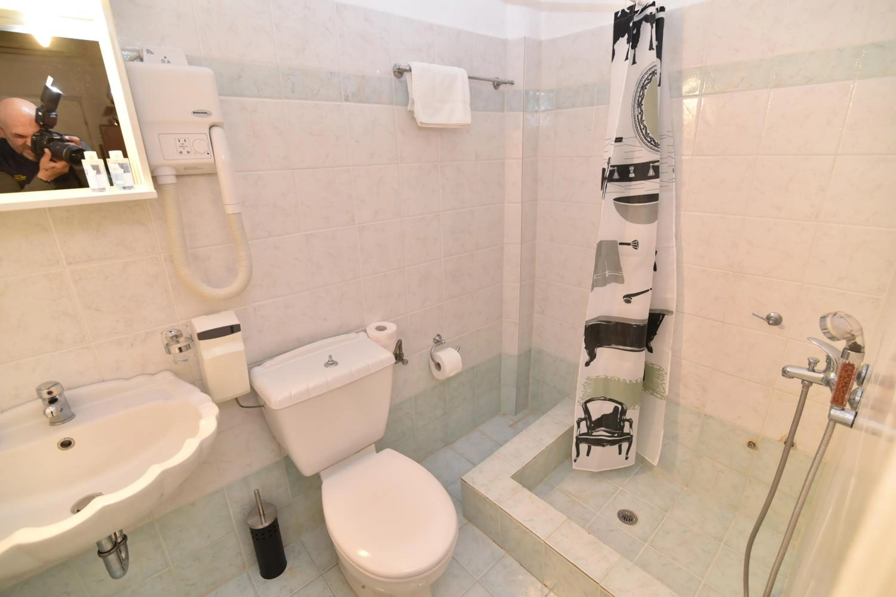 Shower in Paradiso Boutique