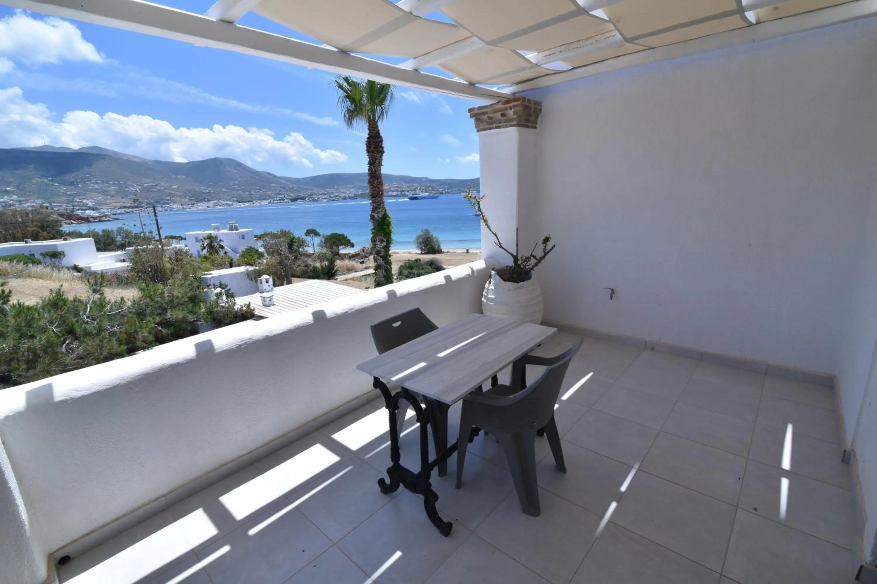 Property building in Paradiso Boutique