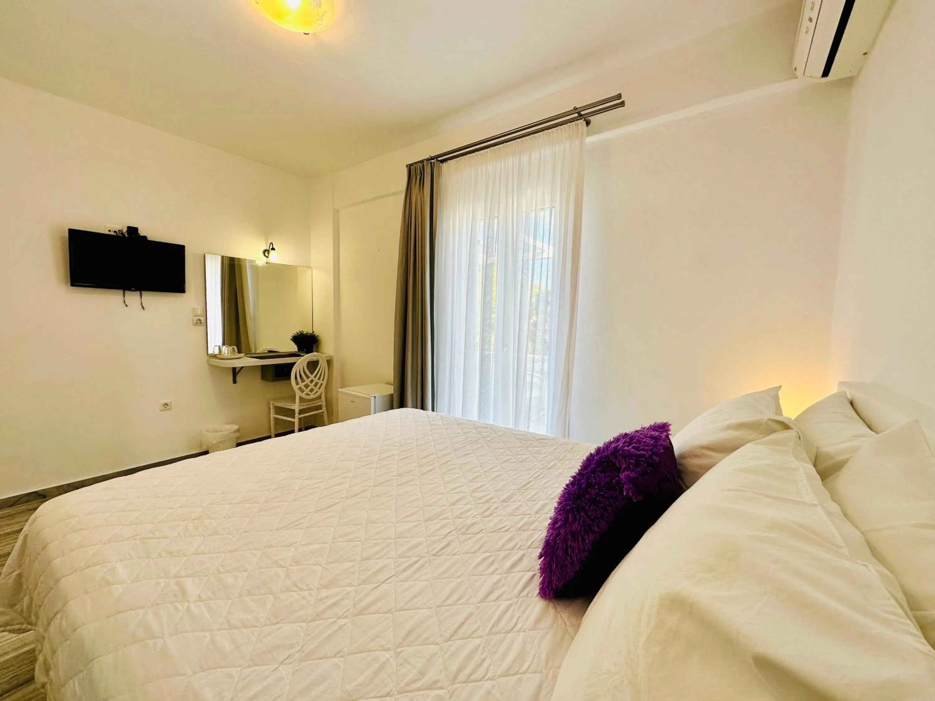 hair dresser, Bed in Paradiso Boutique