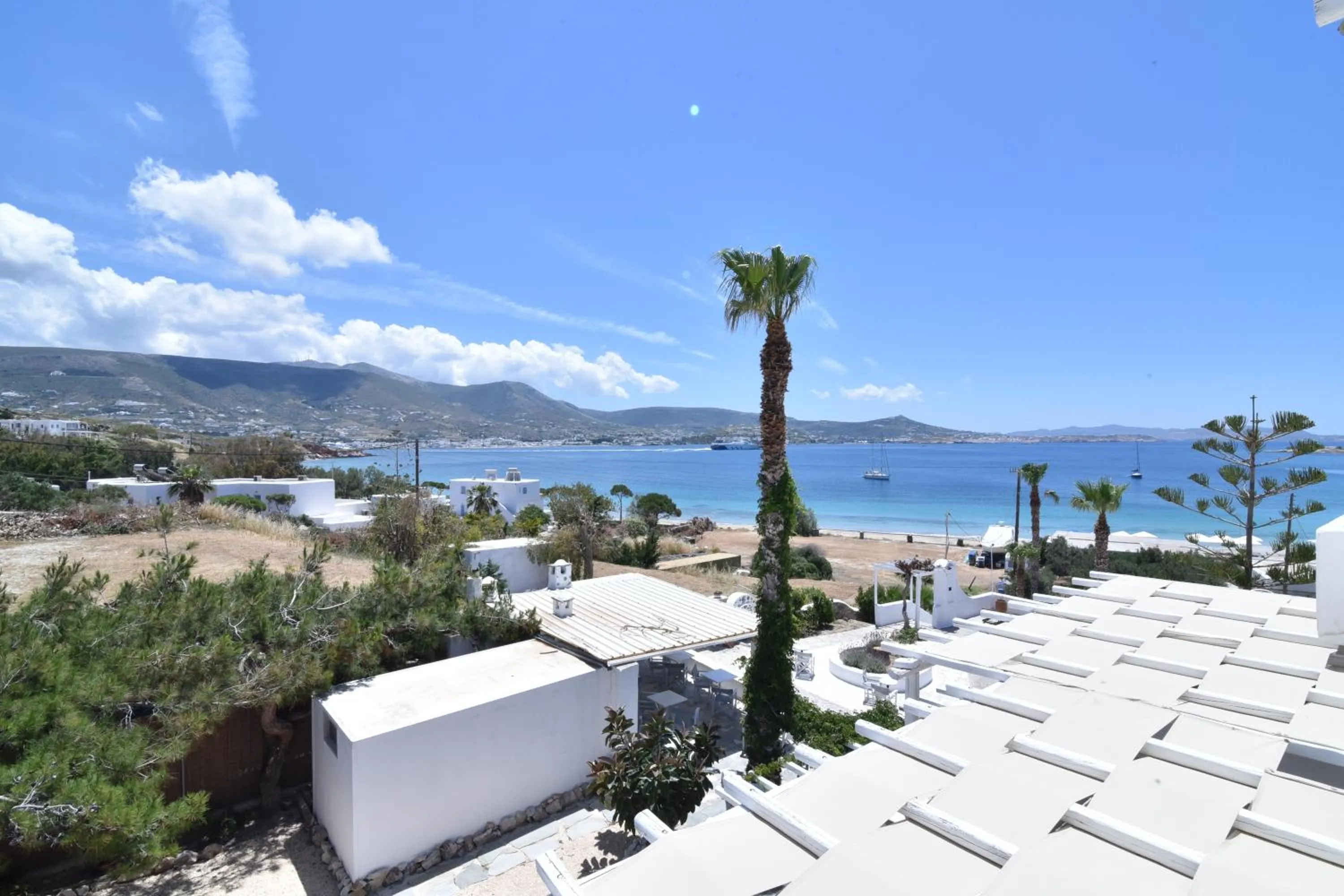 Property building in Paradiso Boutique