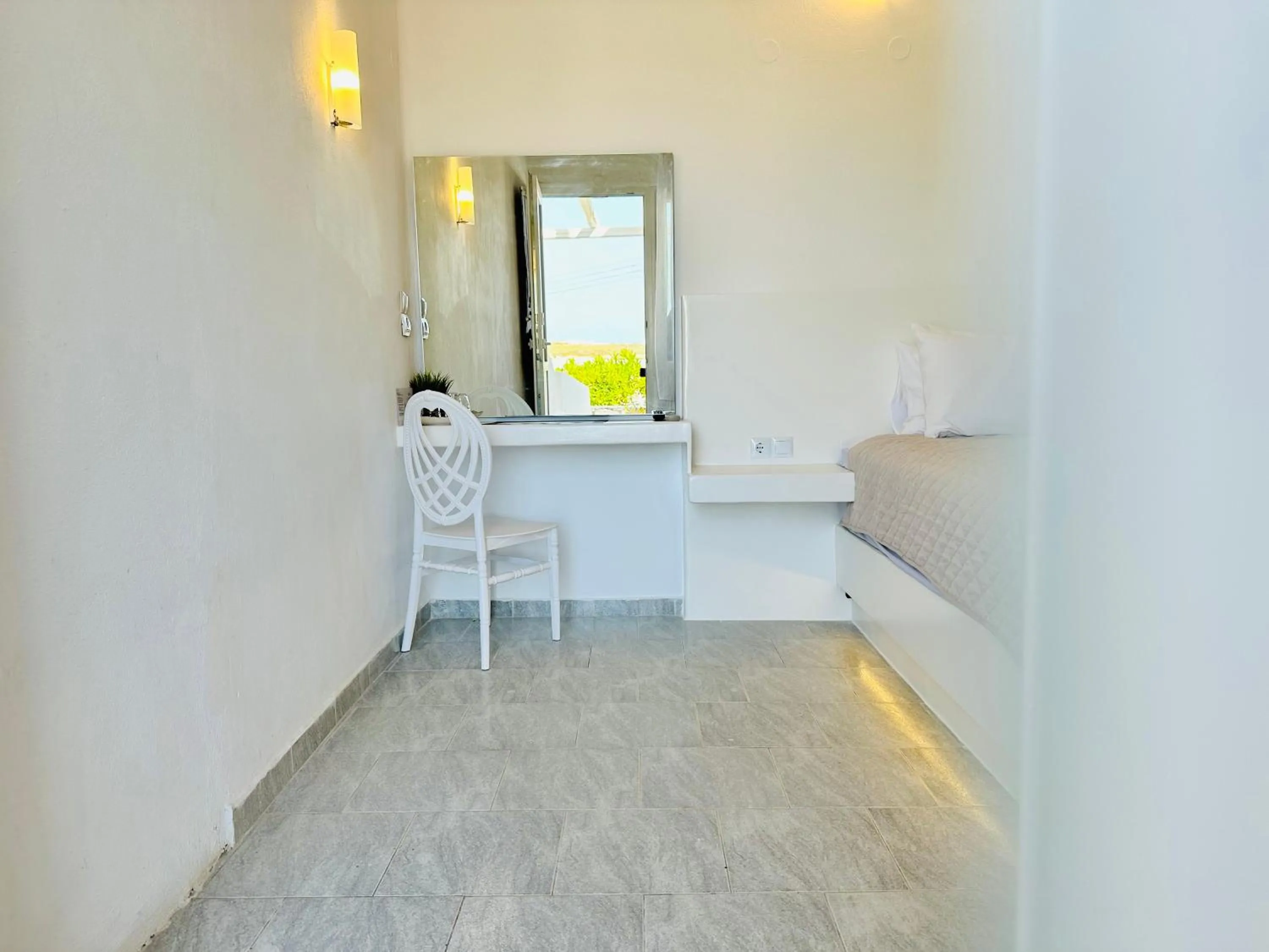 hair dresser in Paradiso Boutique