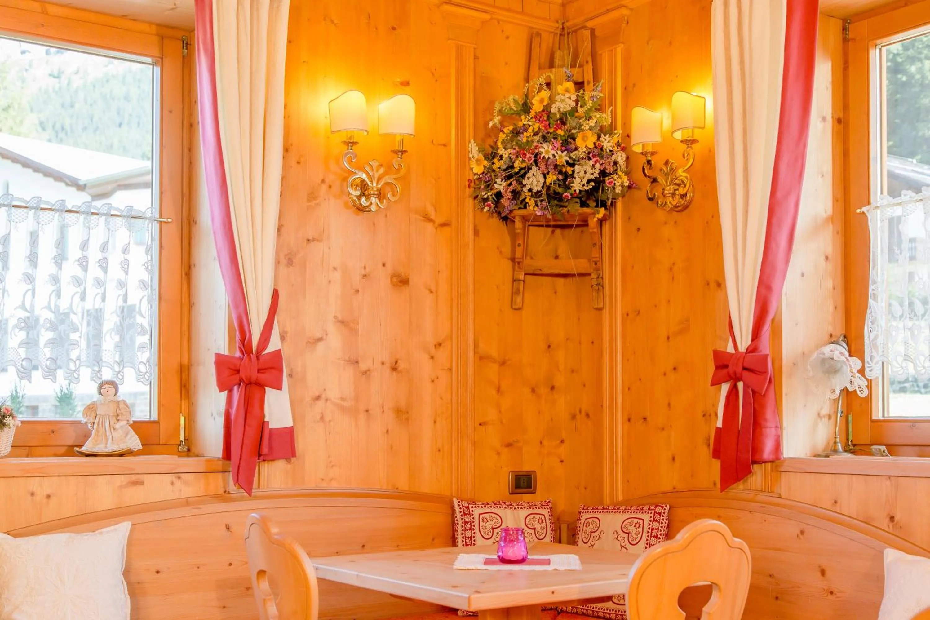 Lounge or bar in Hotel Garni la Stua