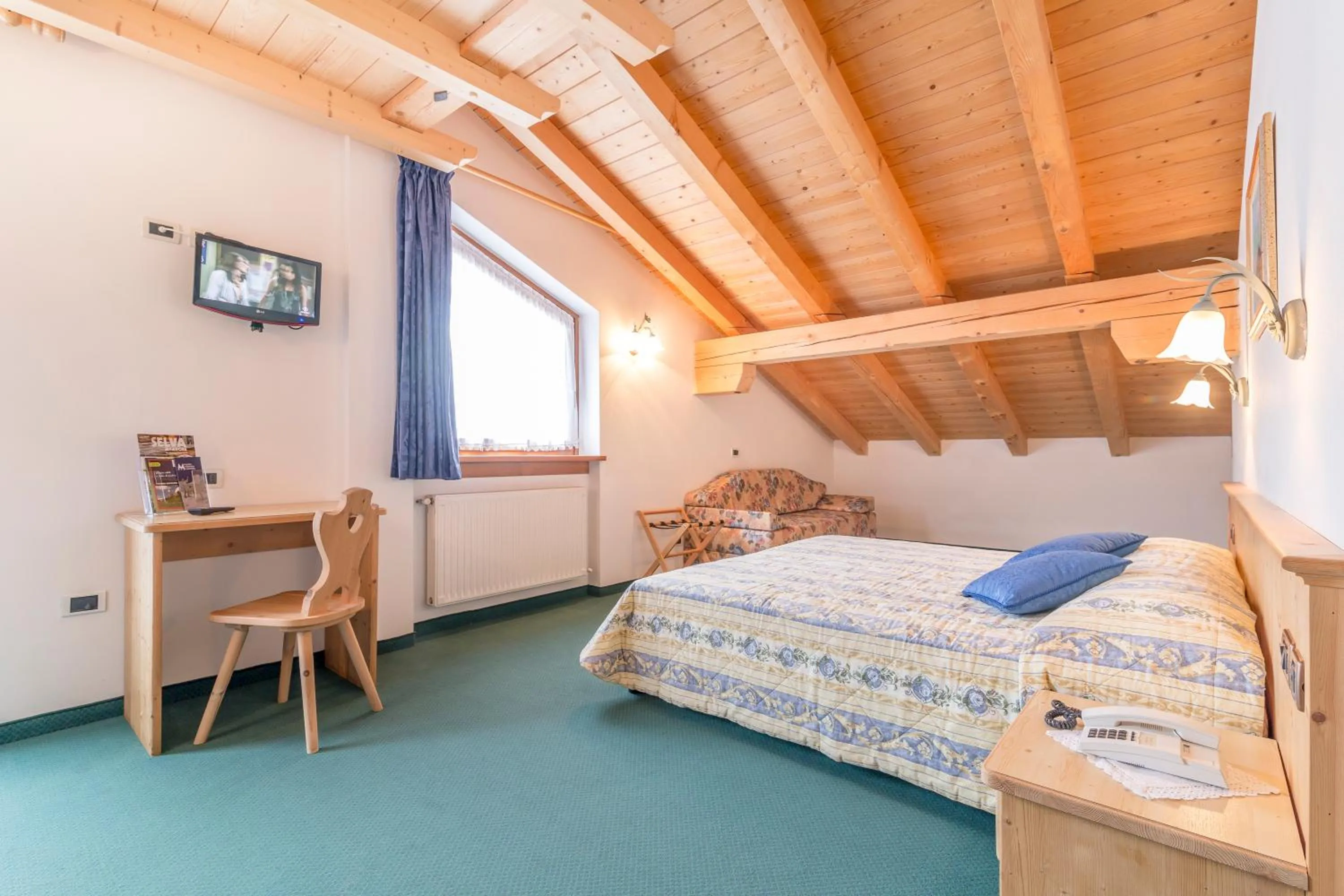 Bed in Hotel Garni la Stua