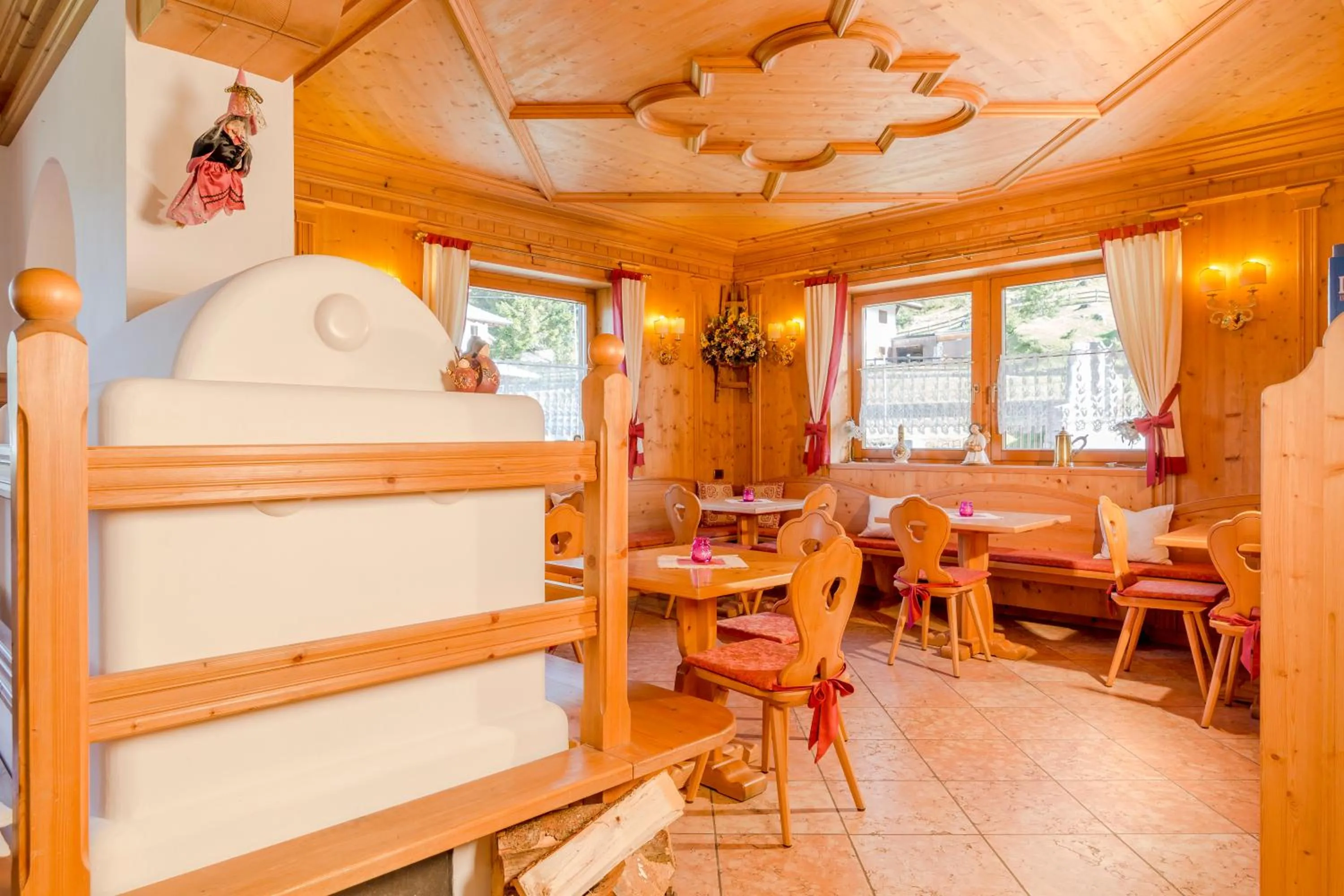 Communal lounge/ TV room in Hotel Garni la Stua