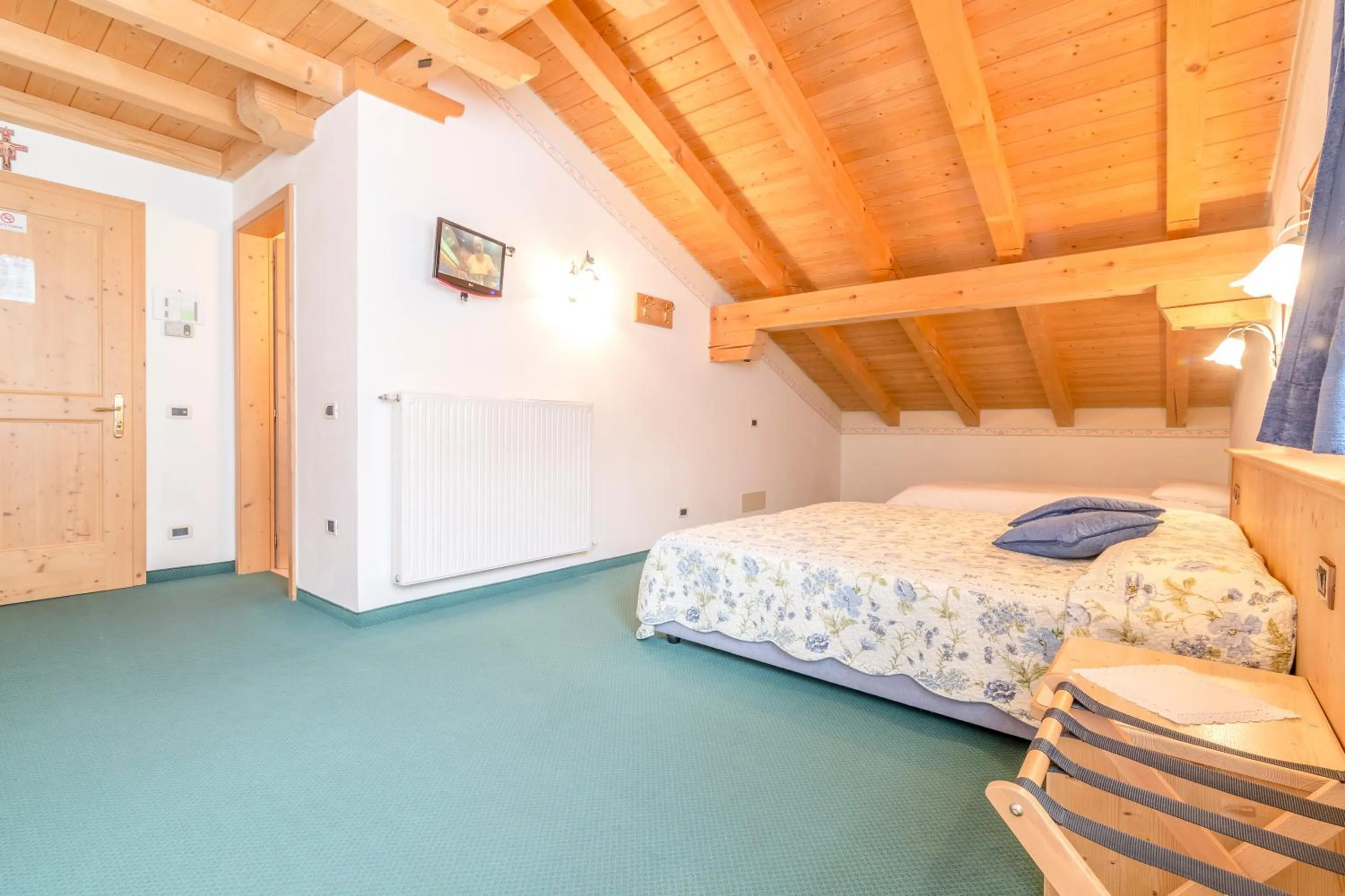 Bed in Hotel Garni la Stua