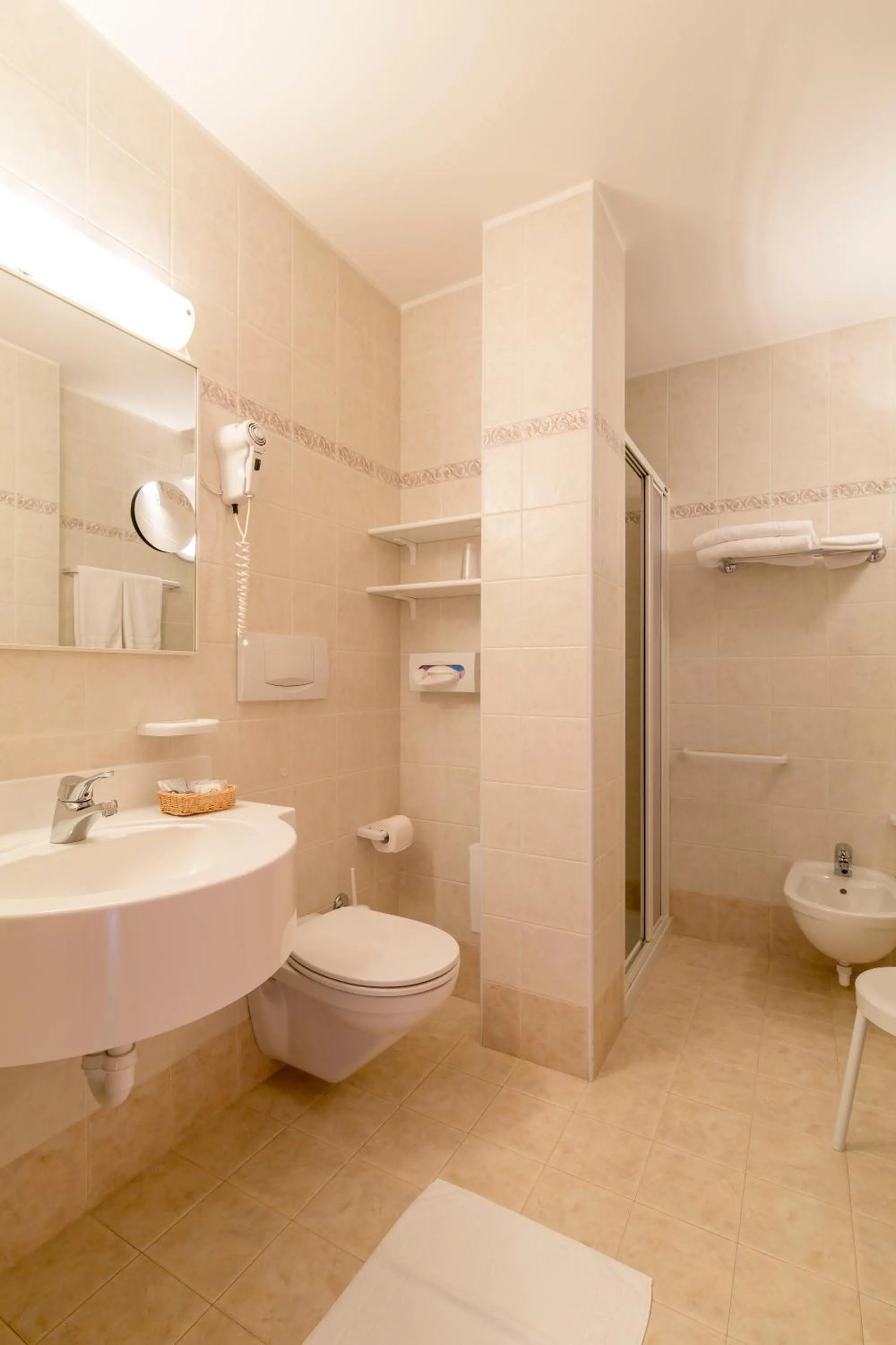 Shower in Hotel Garni la Stua