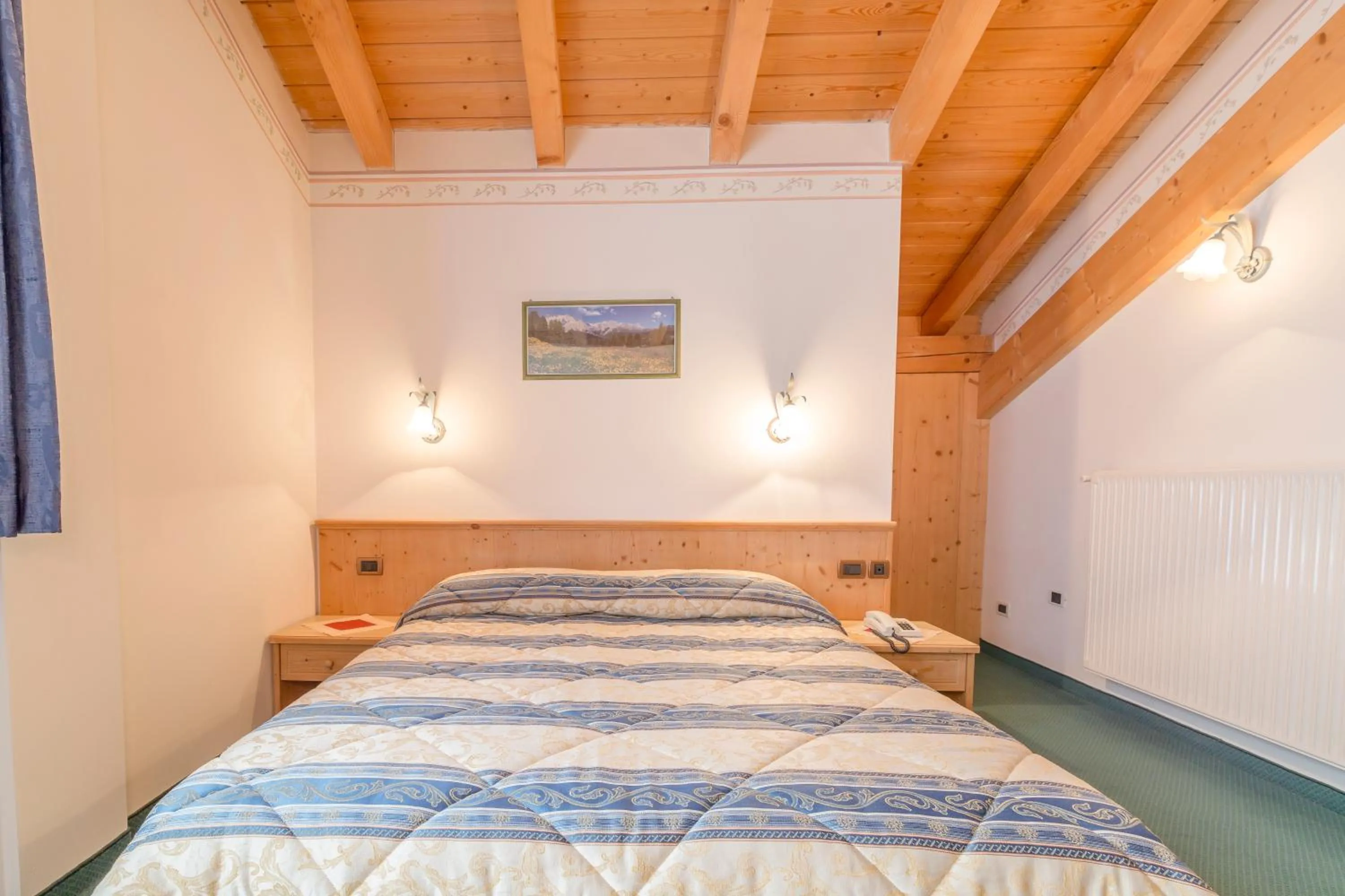 Bed in Hotel Garni la Stua