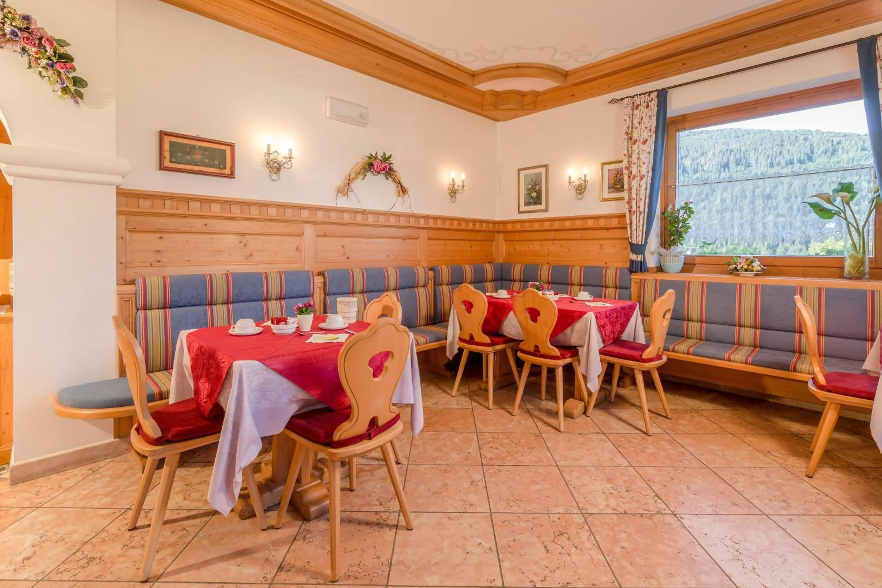 Lounge or bar in Hotel Garni la Stua