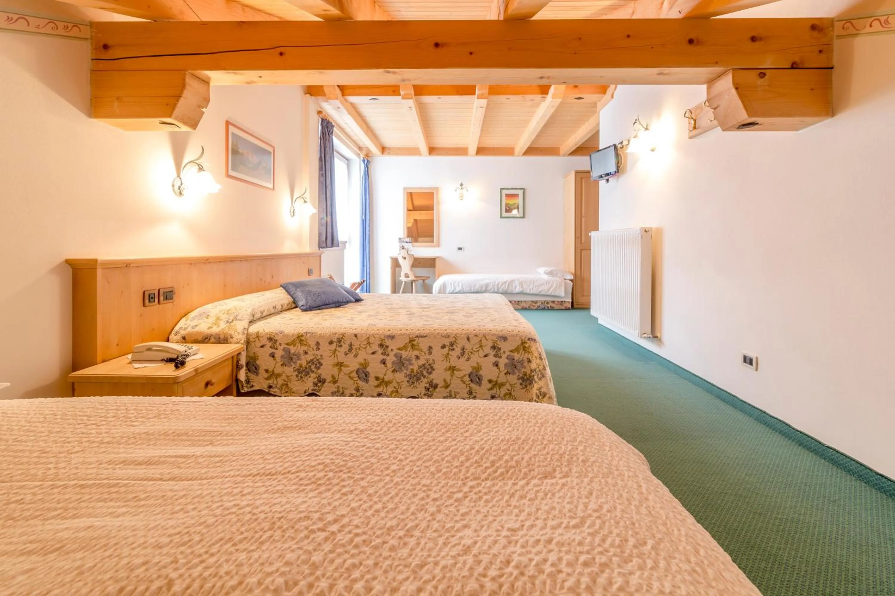 Bed in Hotel Garni la Stua