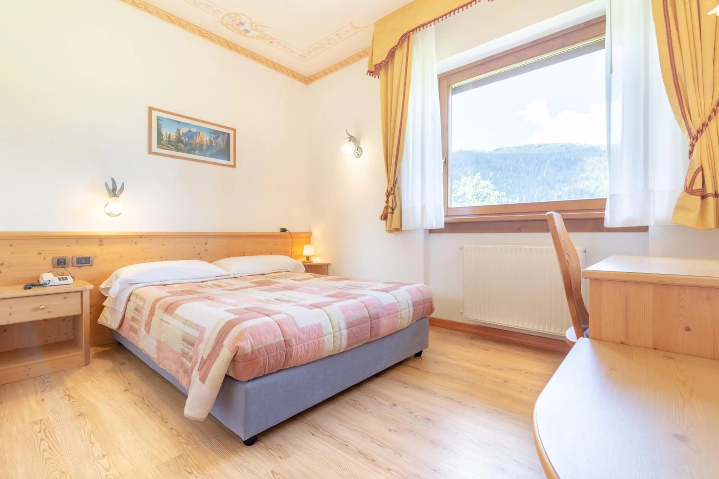 Bed in Hotel Garni la Stua