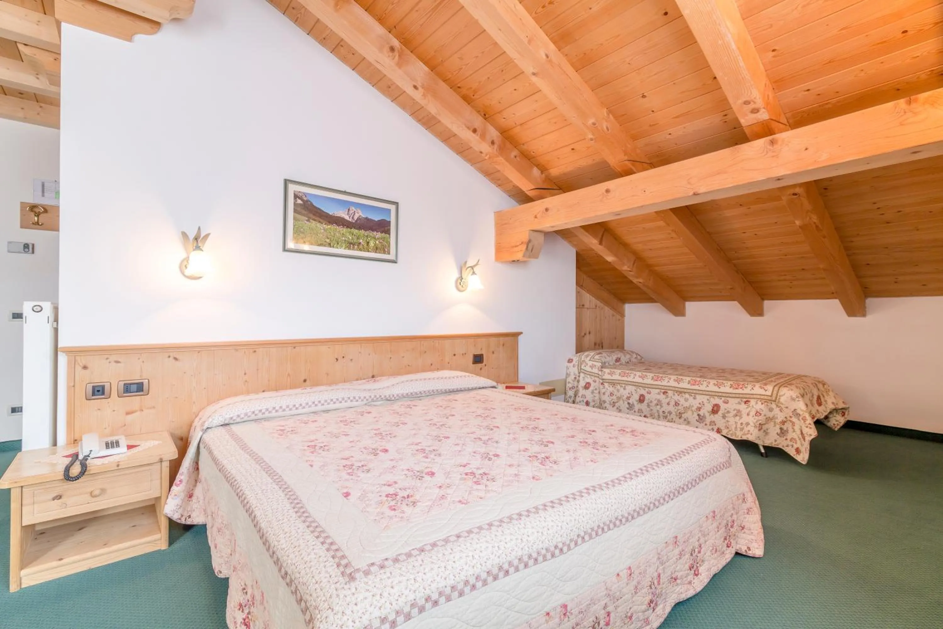 Bed in Hotel Garni la Stua