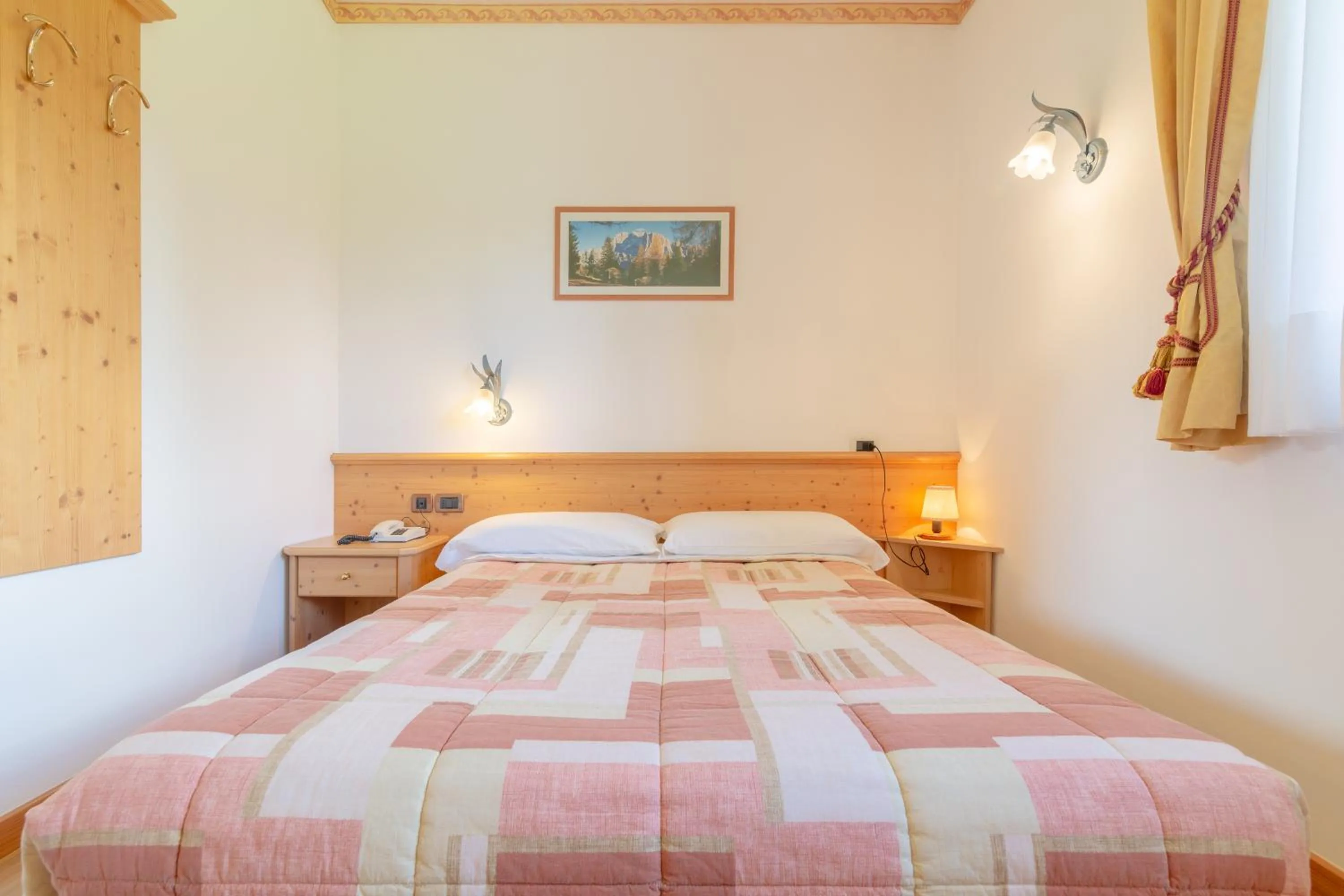 Bed in Hotel Garni la Stua