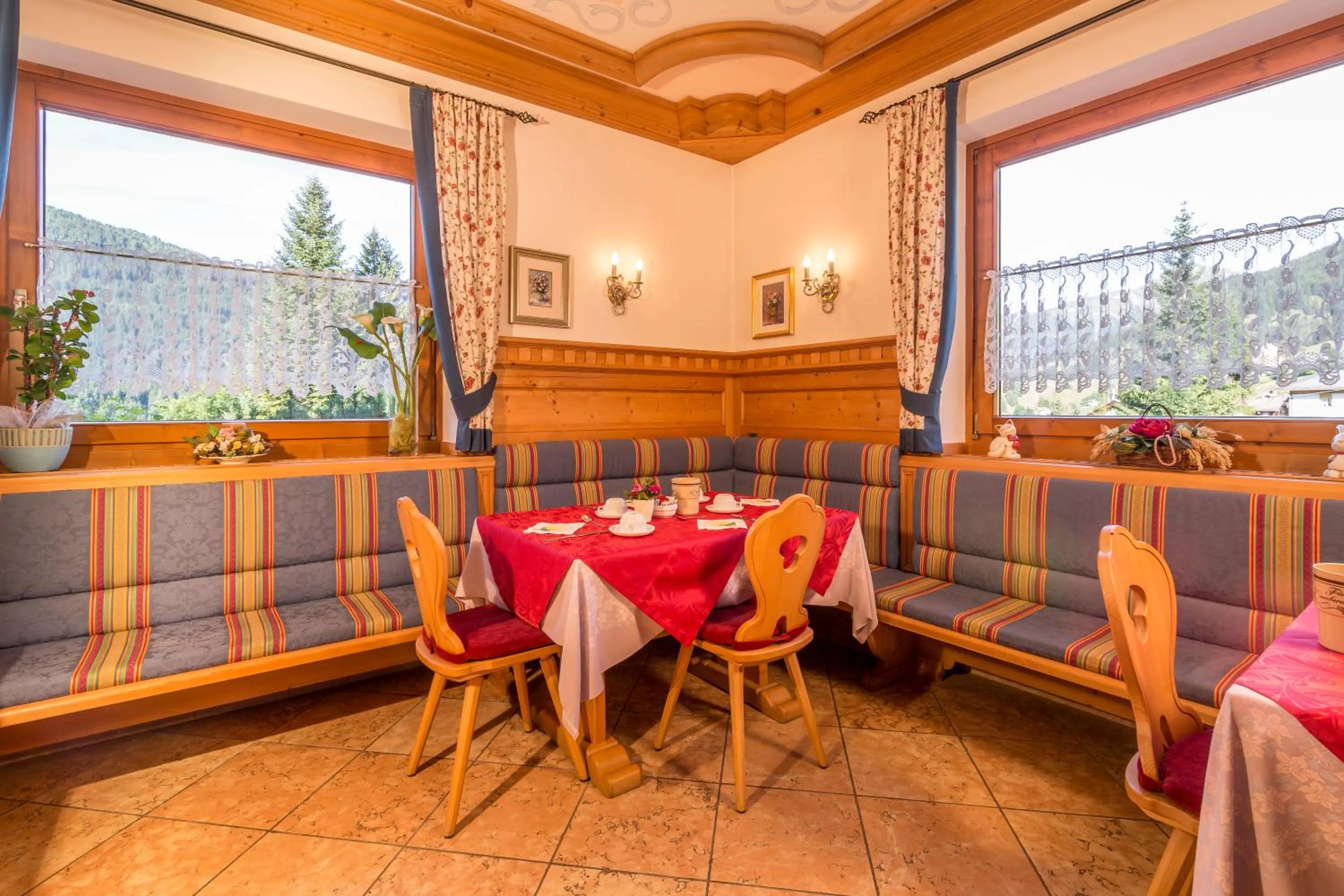 Lounge or bar in Hotel Garni la Stua