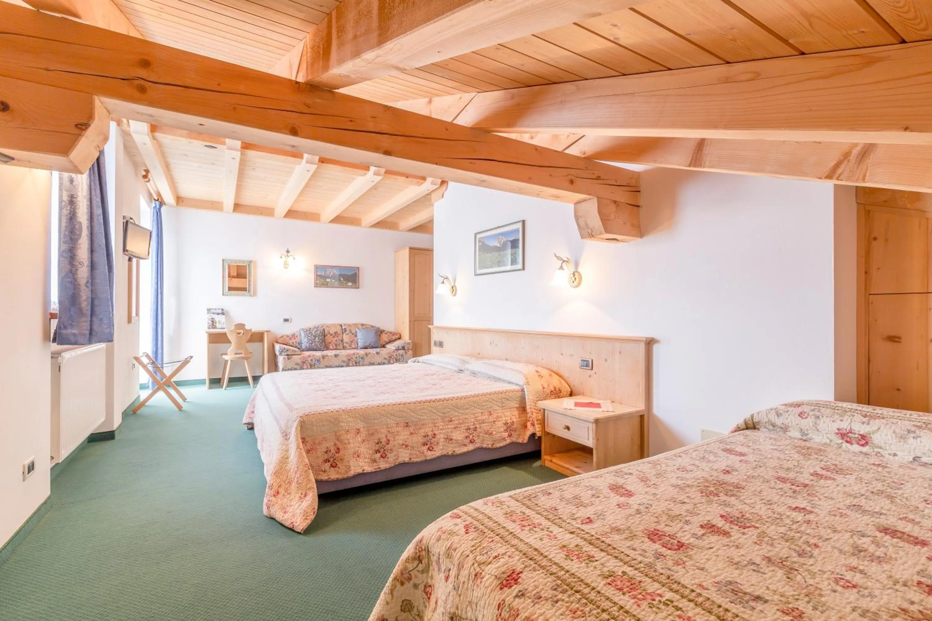 Bed in Hotel Garni la Stua
