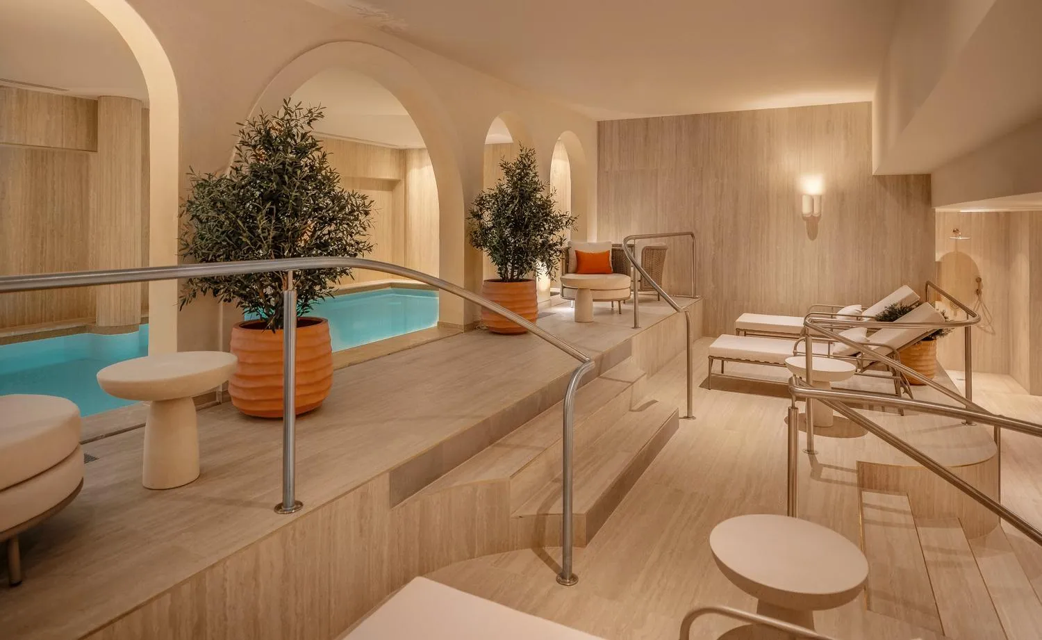 Swimming pool in La Maison Champs Elysées