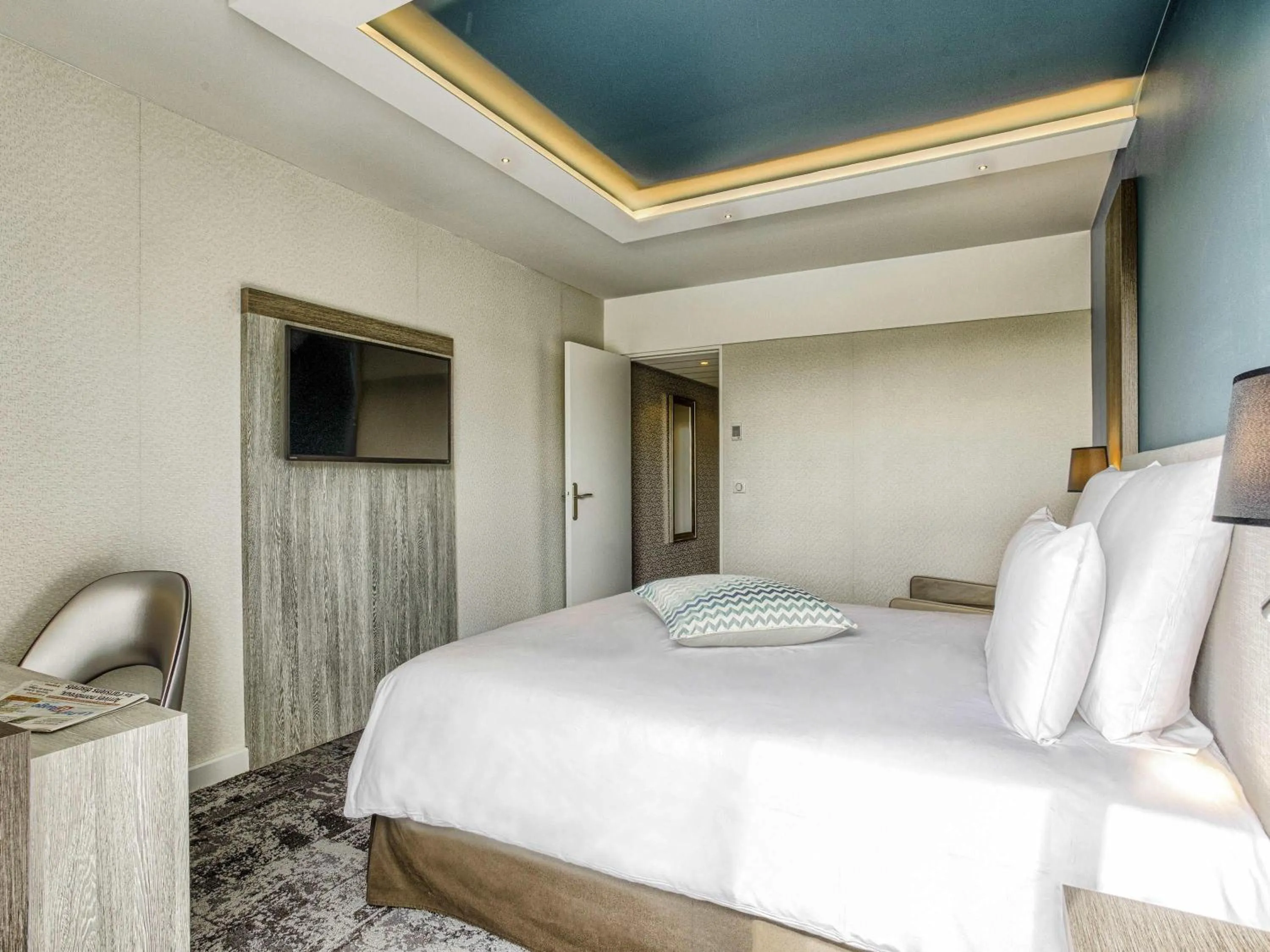 Bedroom, Bed in Mercure Cabourg Hôtel & Spa