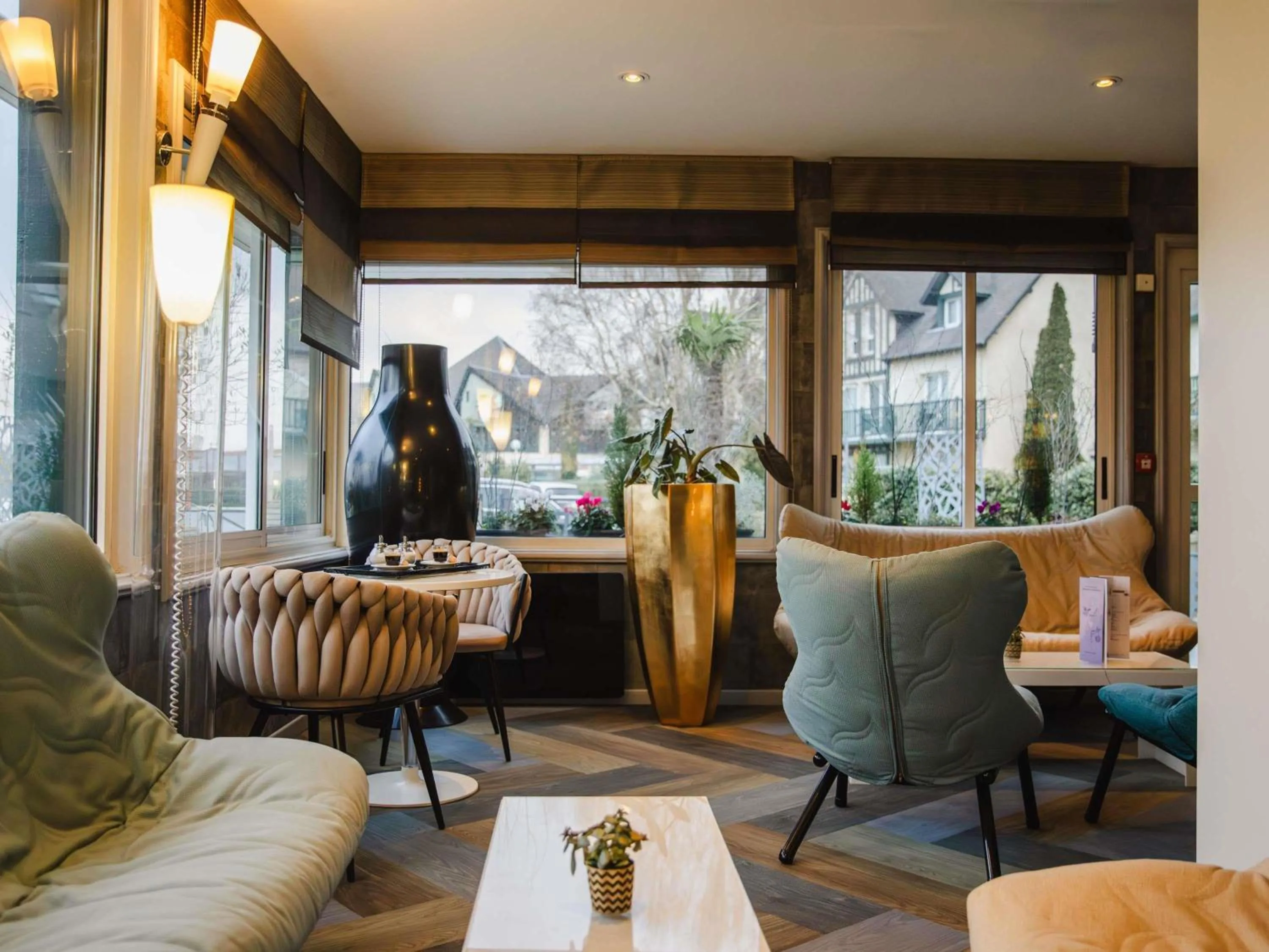 Lounge or bar in Mercure Cabourg Hôtel & Spa