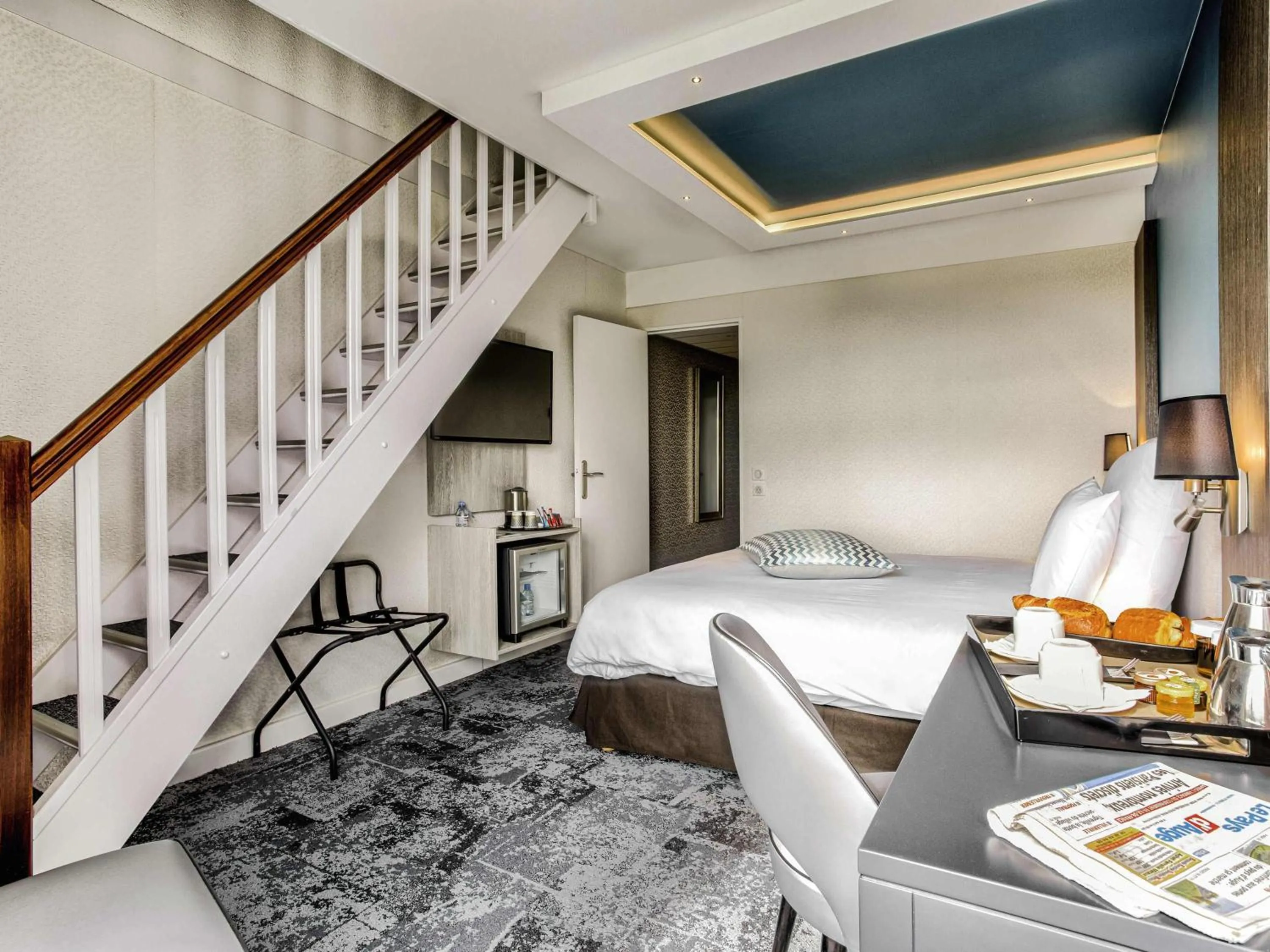 Bedroom, Bed in Mercure Cabourg Hôtel & Spa