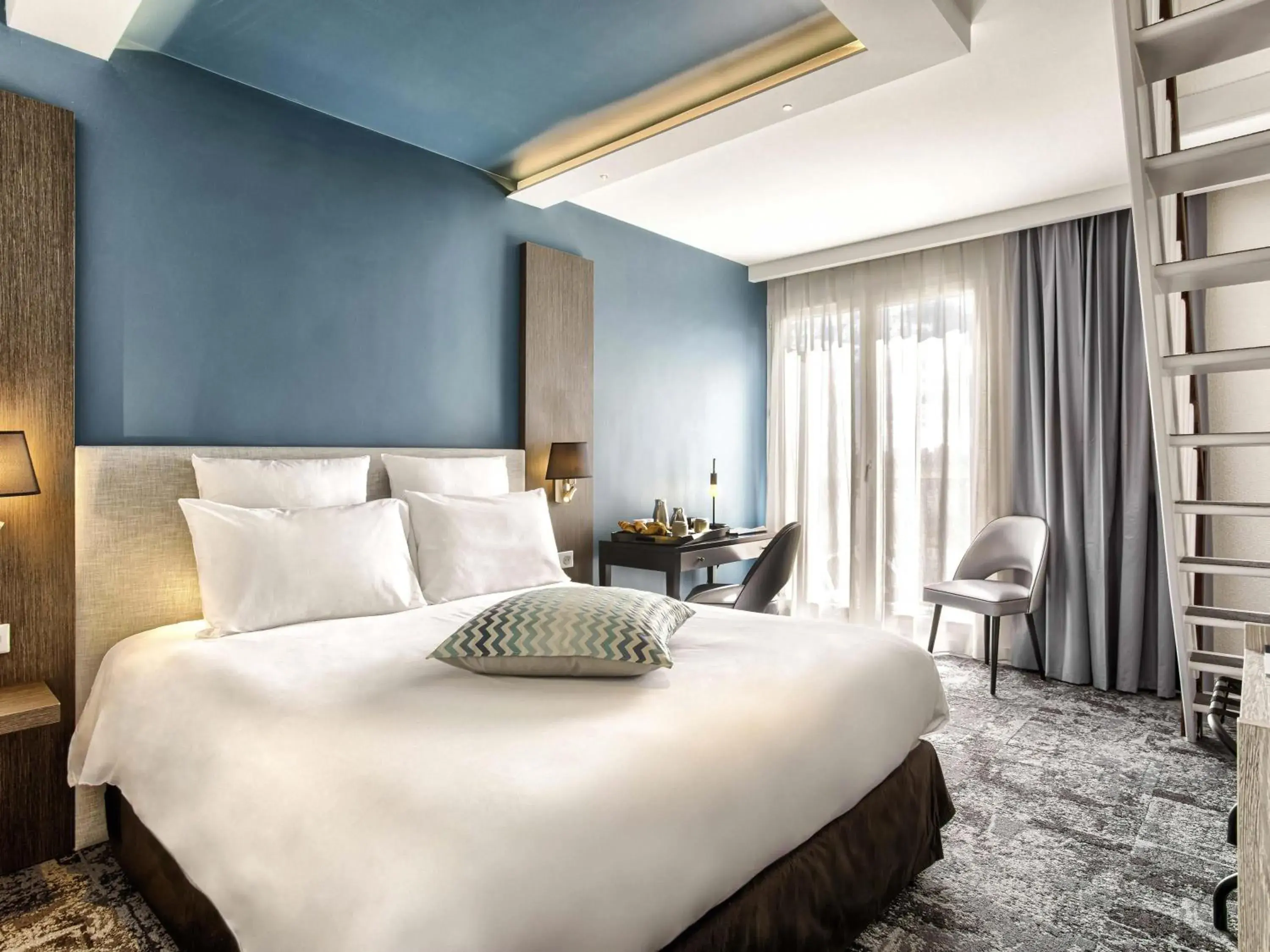 Bedroom, Bed in Mercure Cabourg Hôtel & Spa Bedroom, Bed in Mercure Cabourg Hôtel & Spa