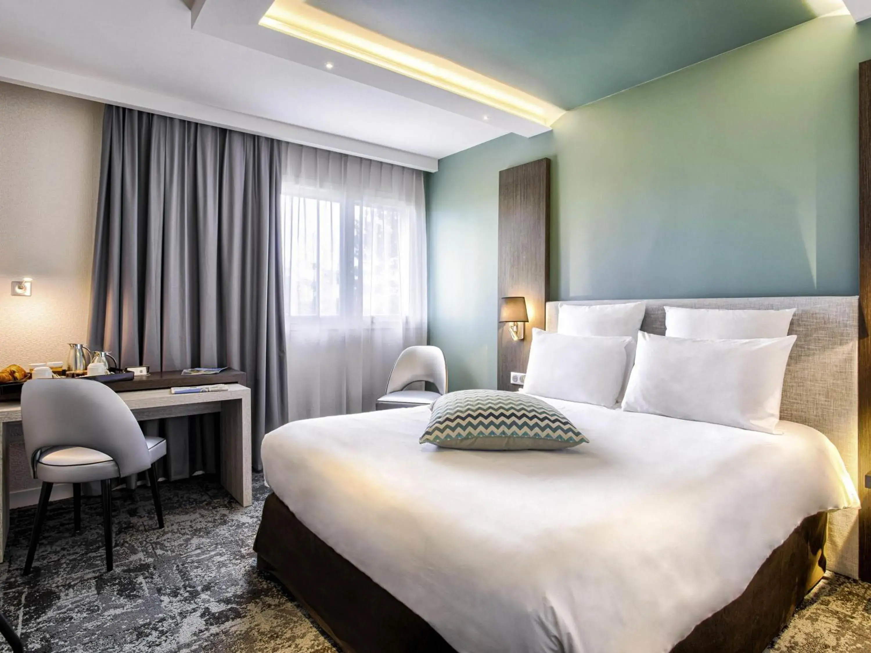 Bedroom, Bed in Mercure Cabourg Hôtel & Spa Bedroom, Bed in Mercure Cabourg Hôtel & Spa