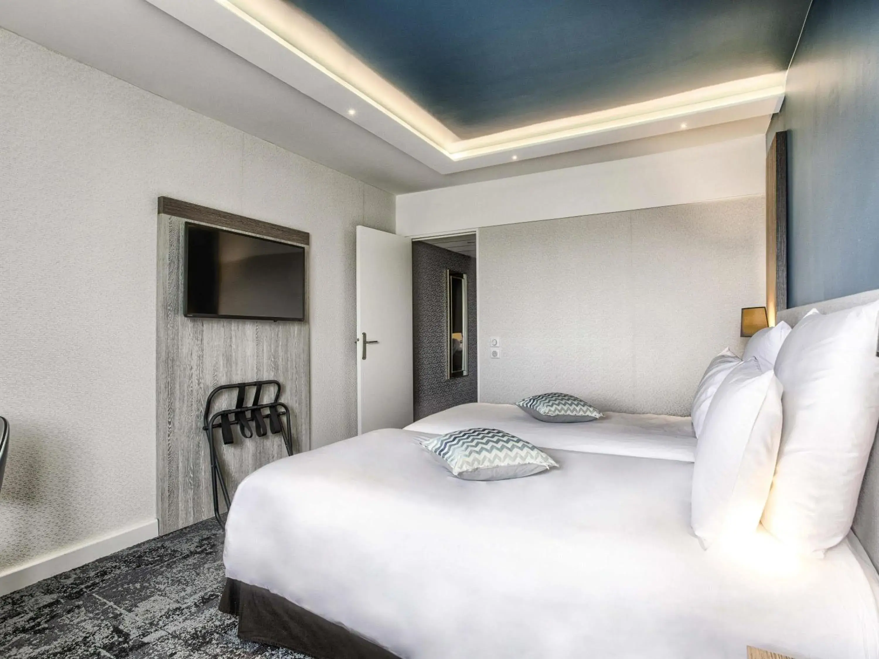 Bedroom, Bed in Mercure Cabourg Hôtel & Spa Bedroom, Bed in Mercure Cabourg Hôtel & Spa