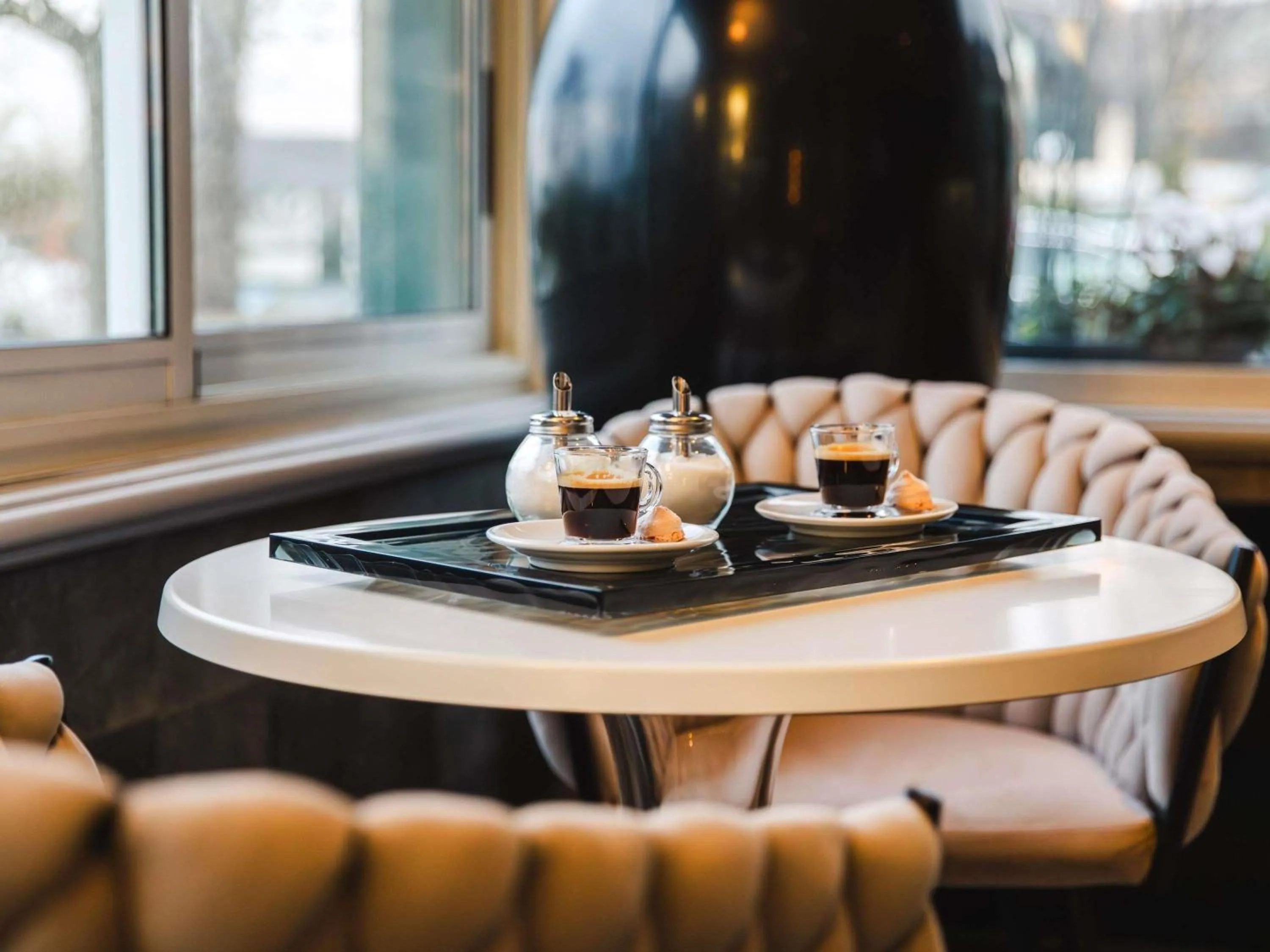 Lounge or bar in Mercure Cabourg Hôtel & Spa