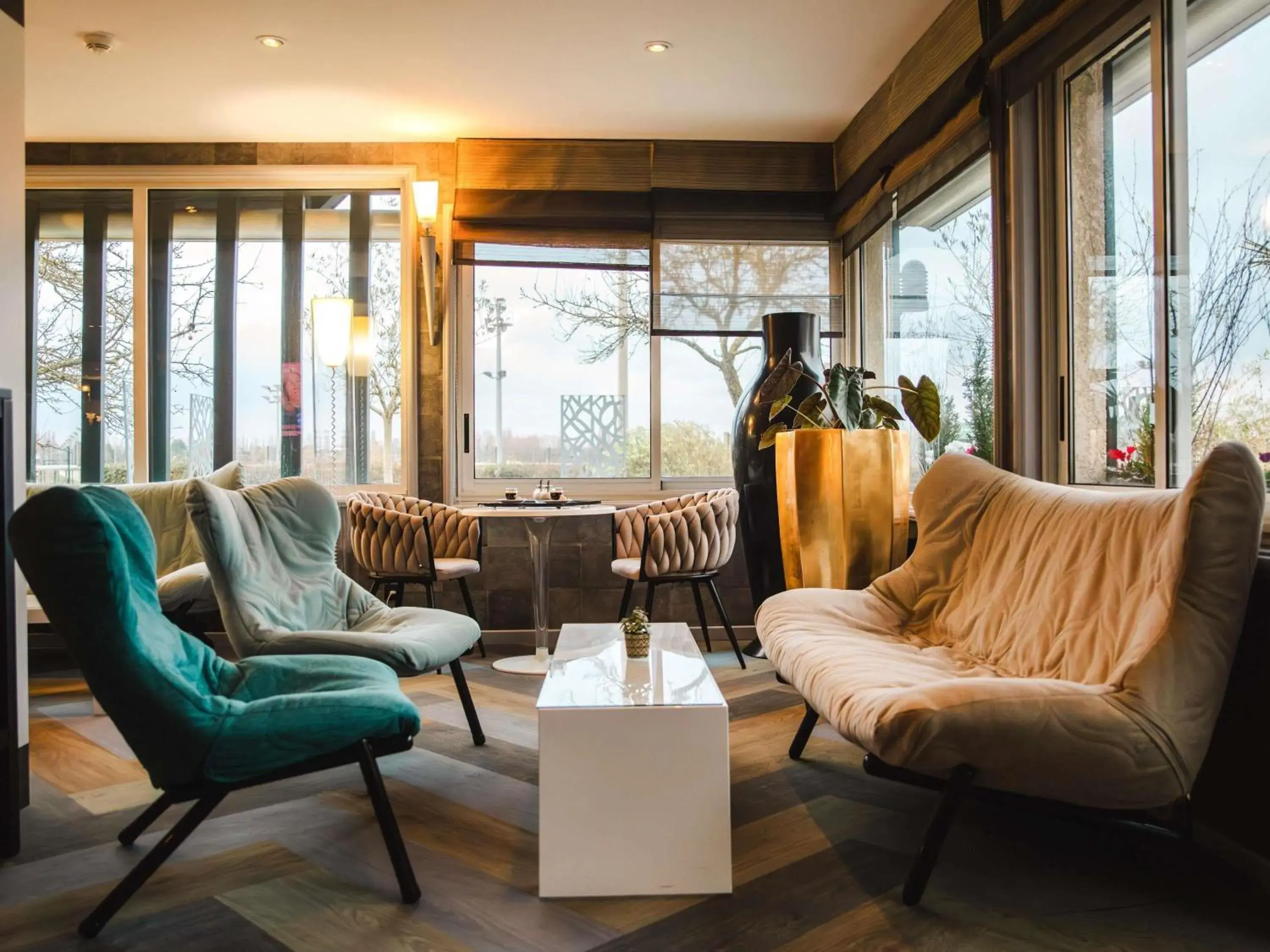 Lounge or bar in Mercure Cabourg Hôtel & Spa Lounge or bar in Mercure Cabourg Hôtel & Spa