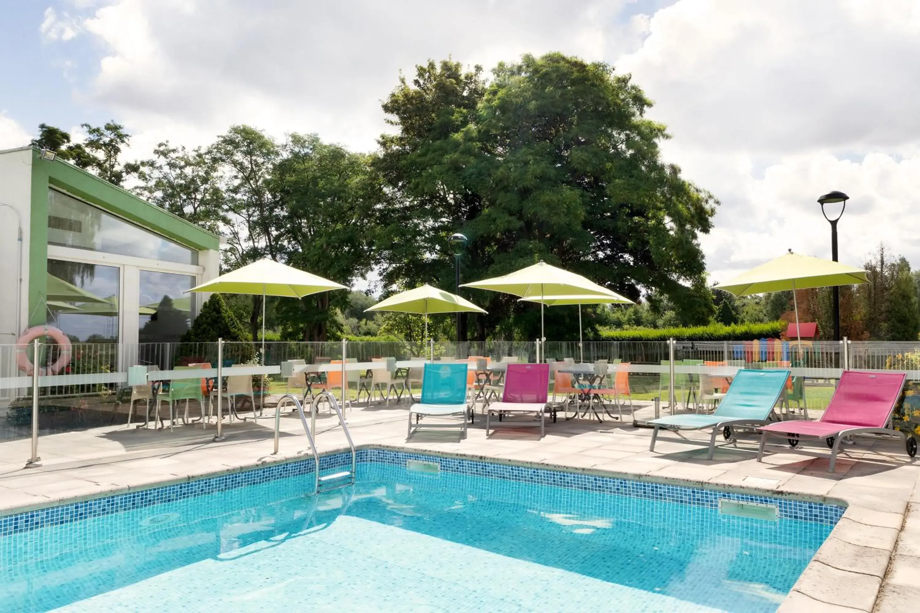 Lobby or reception in Holiday Inn Lille Ouest Englos by IHG Lobby or reception in Holiday Inn Lille Ouest Englos by IHG