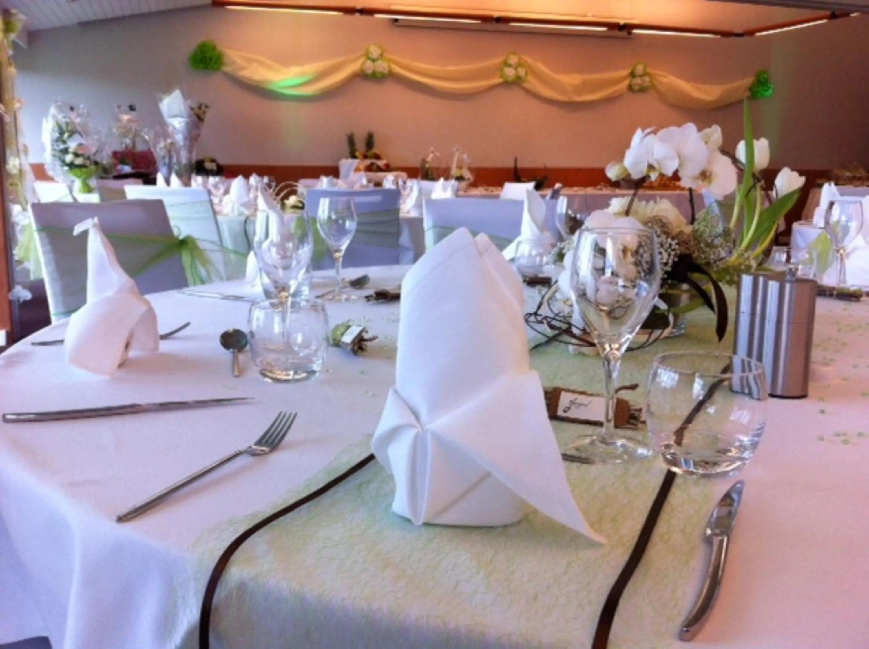 Restaurant/places to eat in Holiday Inn Lille Ouest Englos by IHG