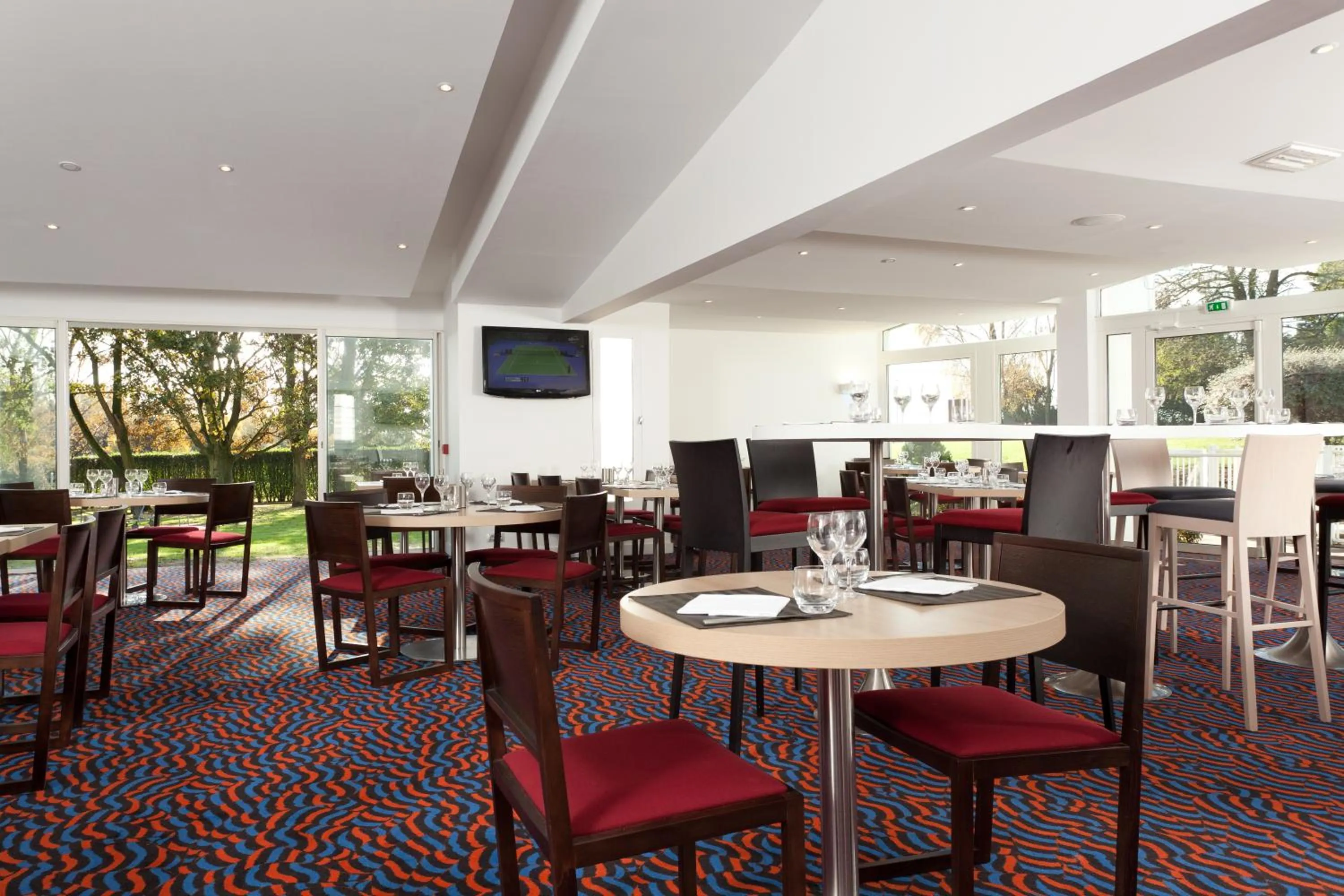 Restaurant/places to eat in Holiday Inn Lille Ouest Englos by IHG