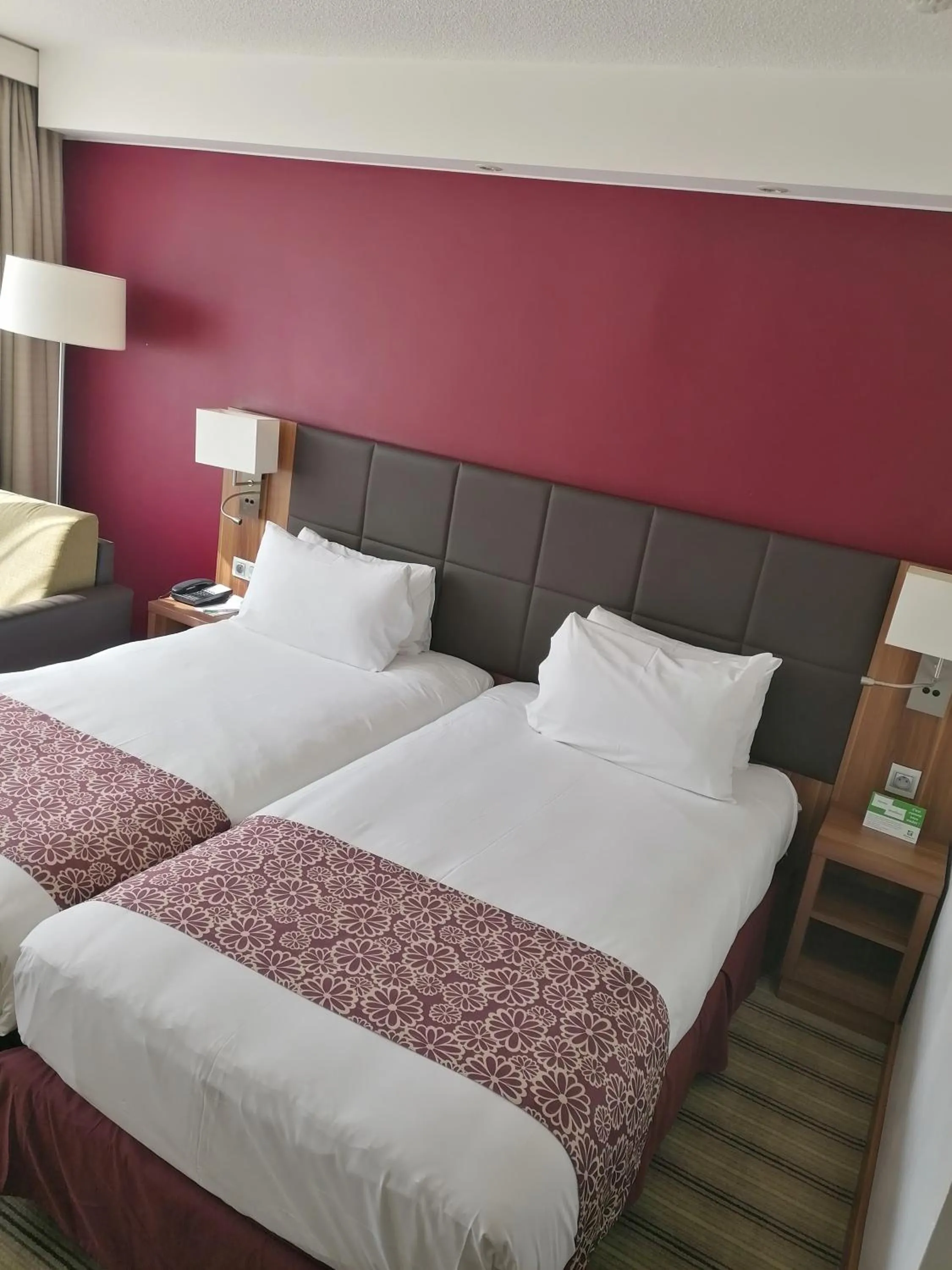 Bed in Holiday Inn Lille Ouest Englos by IHG
