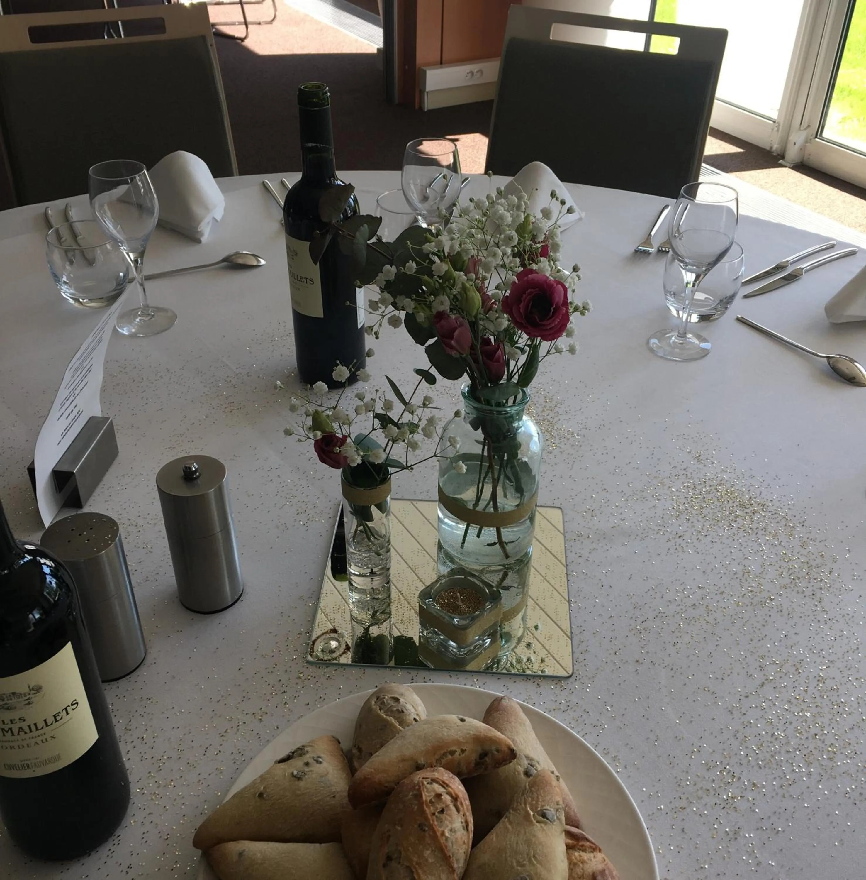 Restaurant/places to eat in Holiday Inn Lille Ouest Englos by IHG